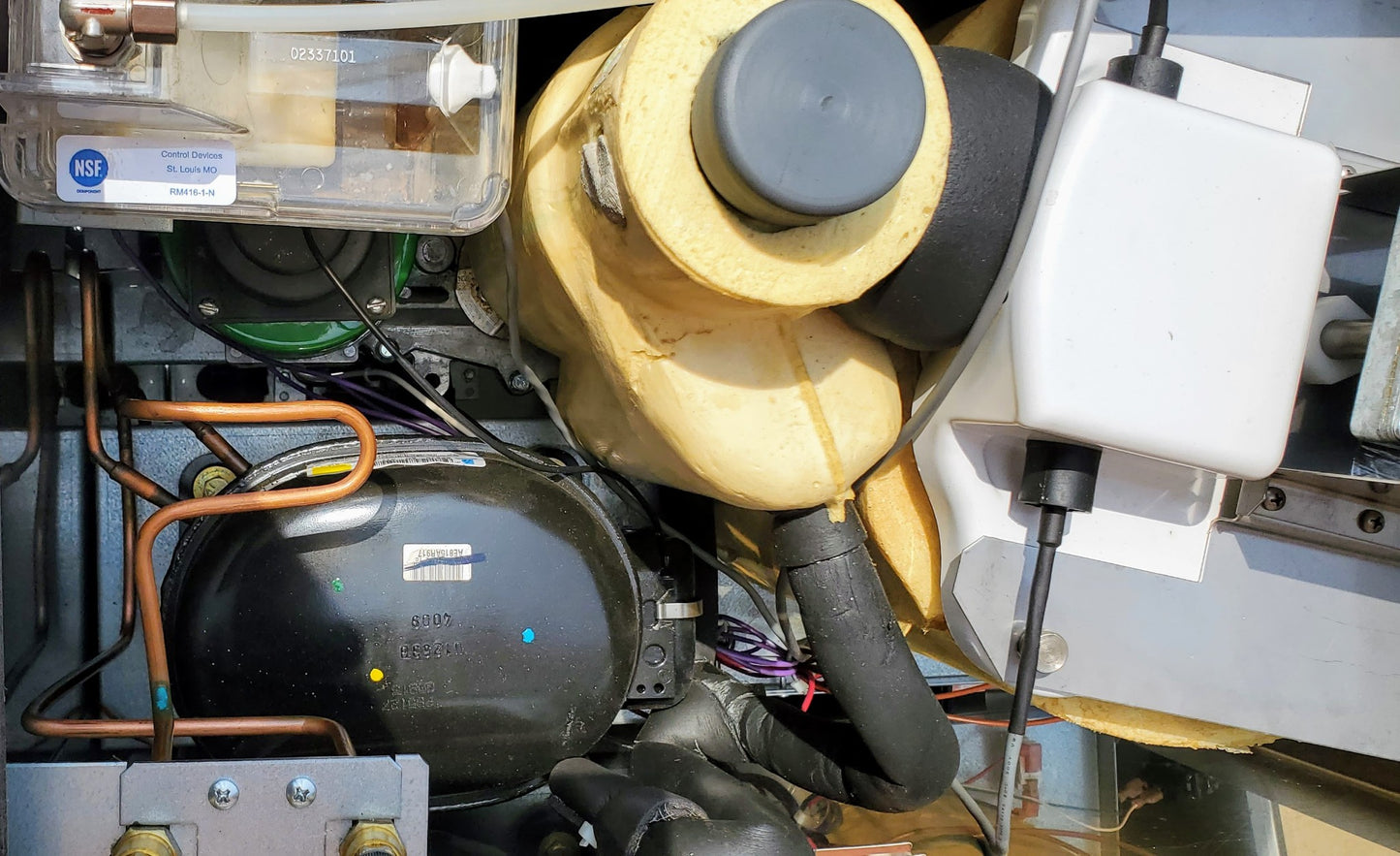 SCOTSMAN MDT3F12A-1H TOUCH-FREE AIR COOLED FLAKE ICE WATER DISPENSER WATCH VIDEO