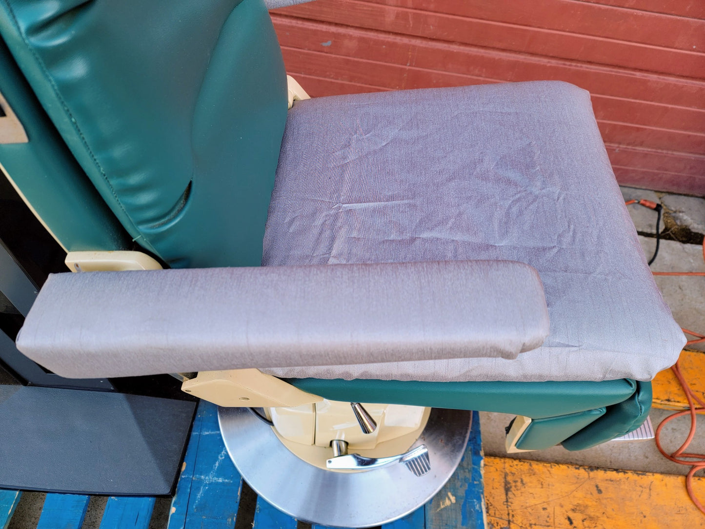 RELIANCE 980 OPHTHALMOLOGIC POWER EXAM CHAIR & INSTRUMENT STAND WATCH VIDEO