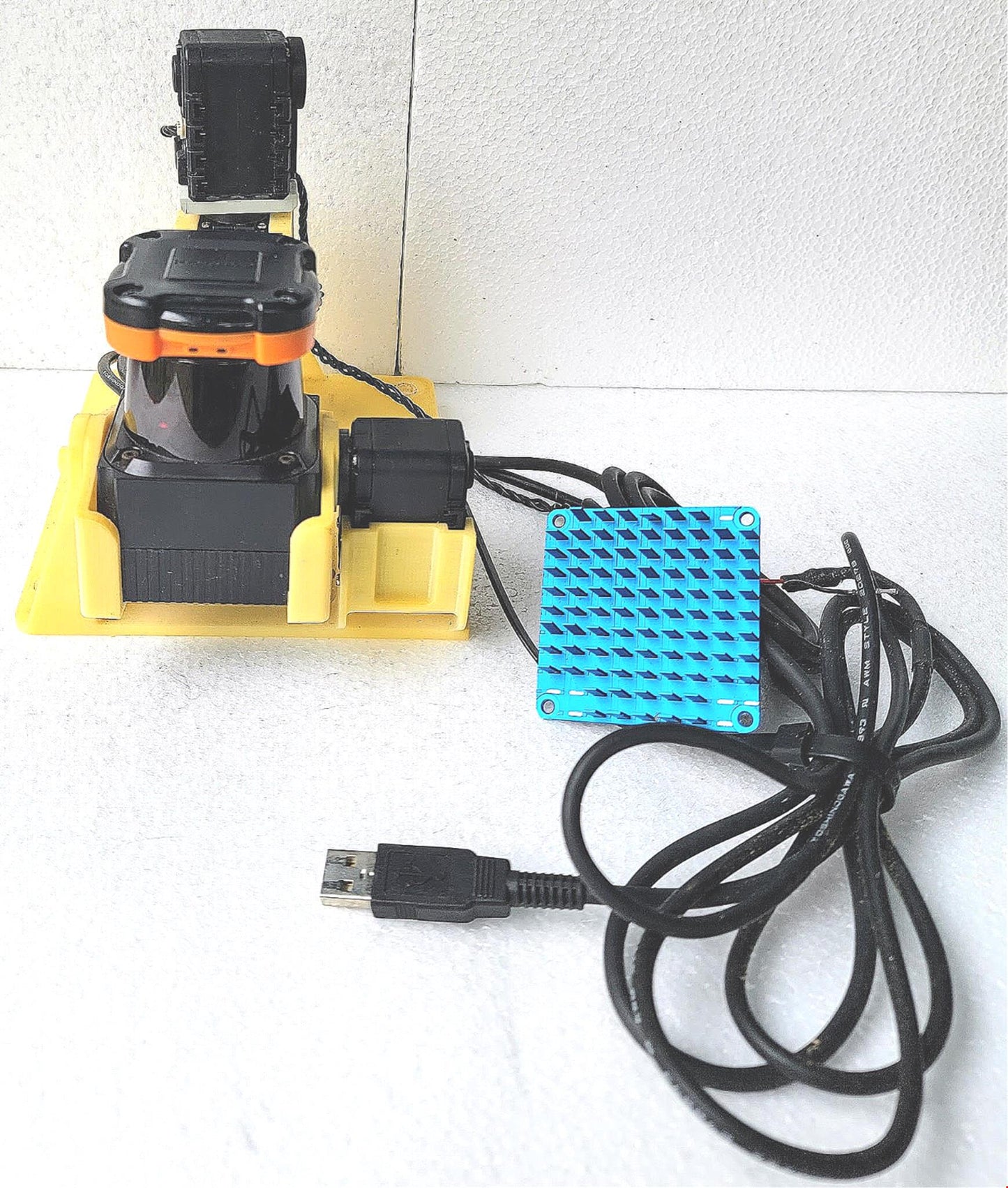 HOKUYO UTM-30LX SCANNING LASER RANGEFINDER MOUNT 3 DYNAMIXEL AX-20+ SERVO MOTORS