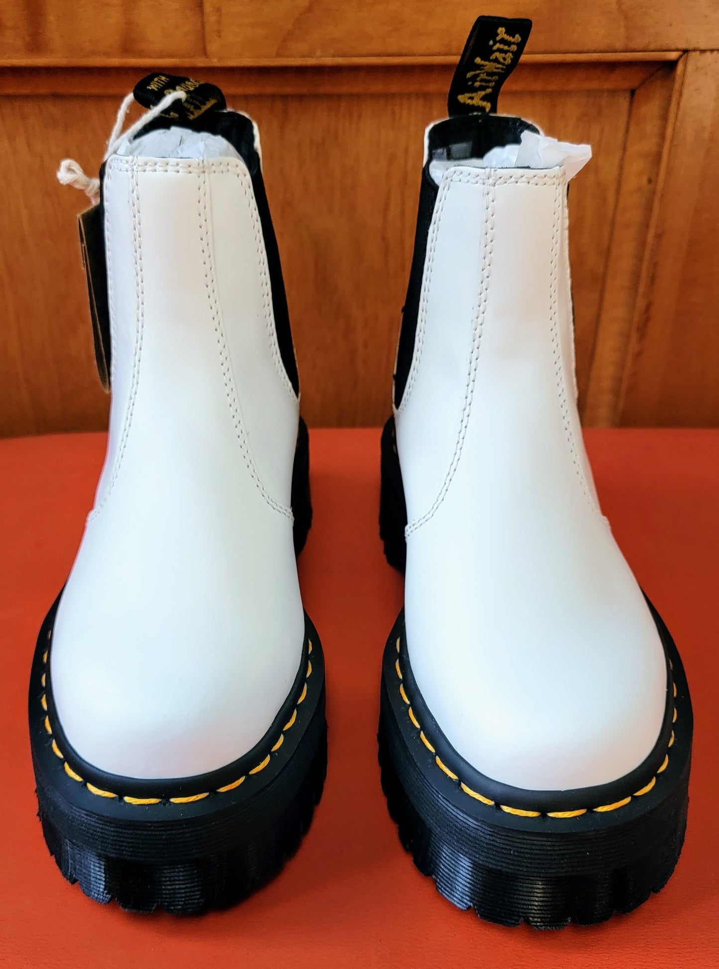 BRANDNEW IN BOX DR MARTENS 2976 QUAD CHELSEA BOOT WHITE WOMEN5/MEN4 FREEFASTSHIP