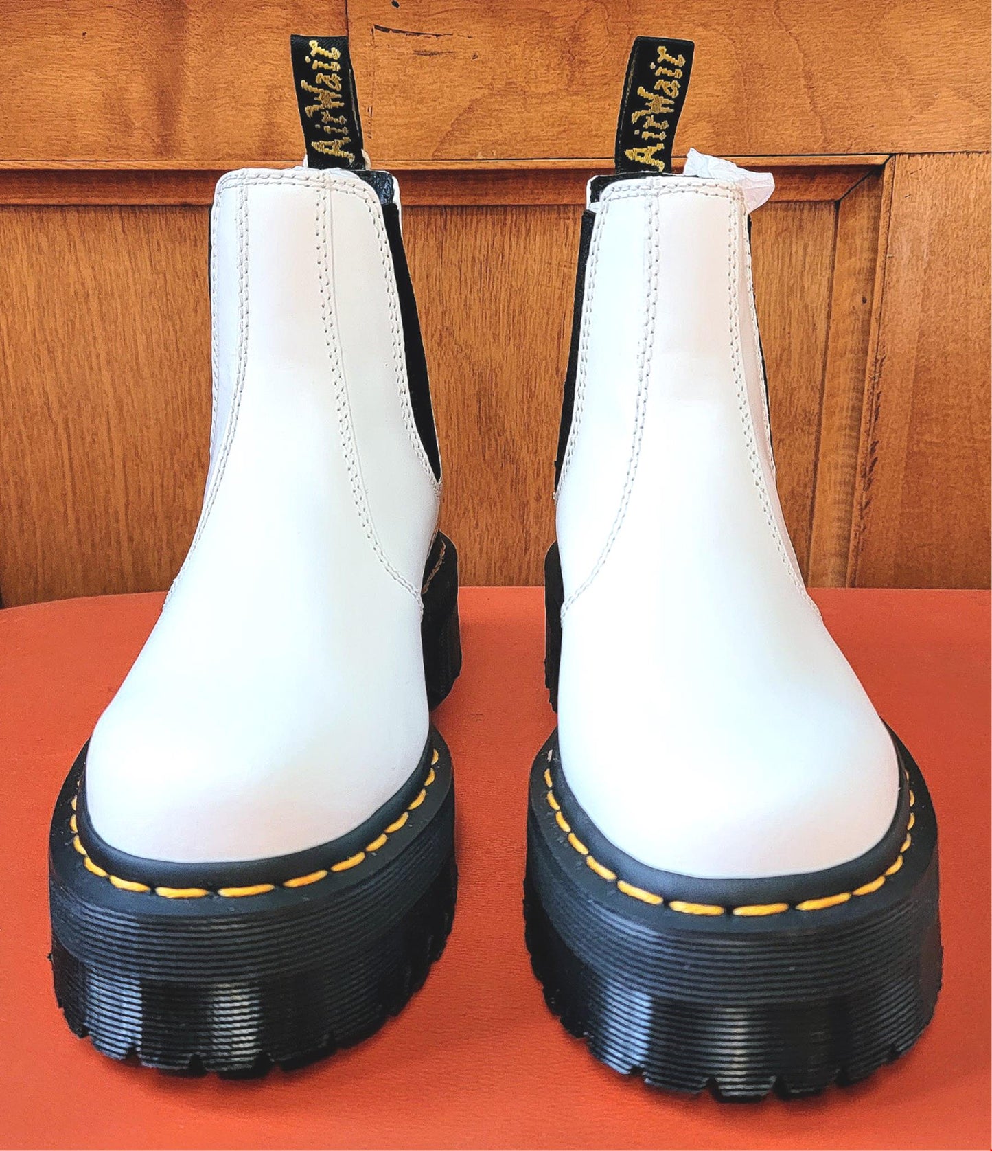 BRANDNEW IN BOX DR MARTENS 2976 QUAD CHELSEA BOOT WHITE WOMEN5/MEN4 FREEFASTSHIP