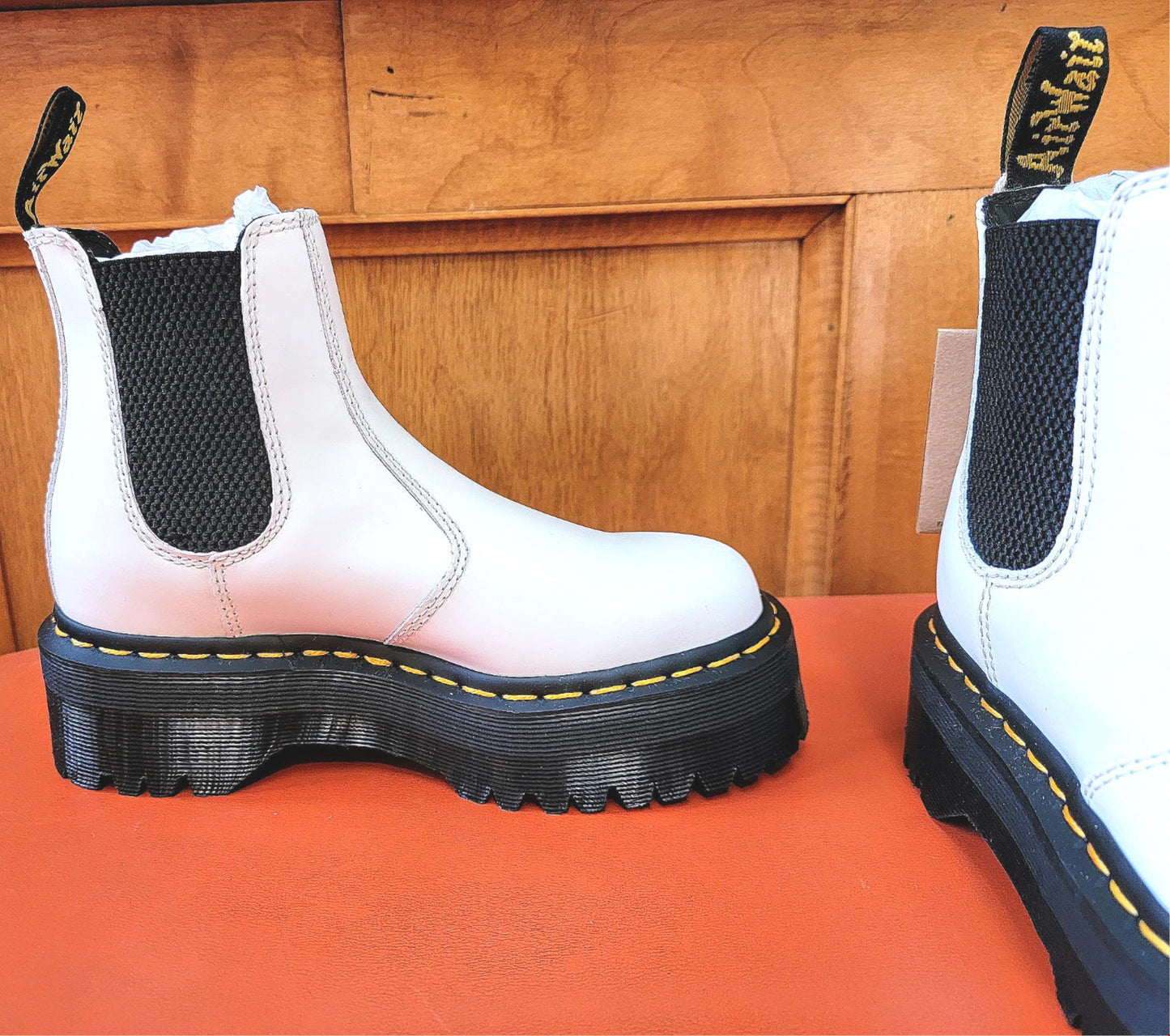 BRANDNEW IN BOX DR MARTENS 2976 QUAD CHELSEA BOOT WHITE WOMEN5/MEN4 FREEFASTSHIP