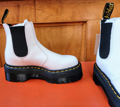 BRANDNEW IN BOX DR MARTENS 2976 QUAD CHELSEA BOOT WHITE WOMEN5/MEN4 FREEFASTSHIP