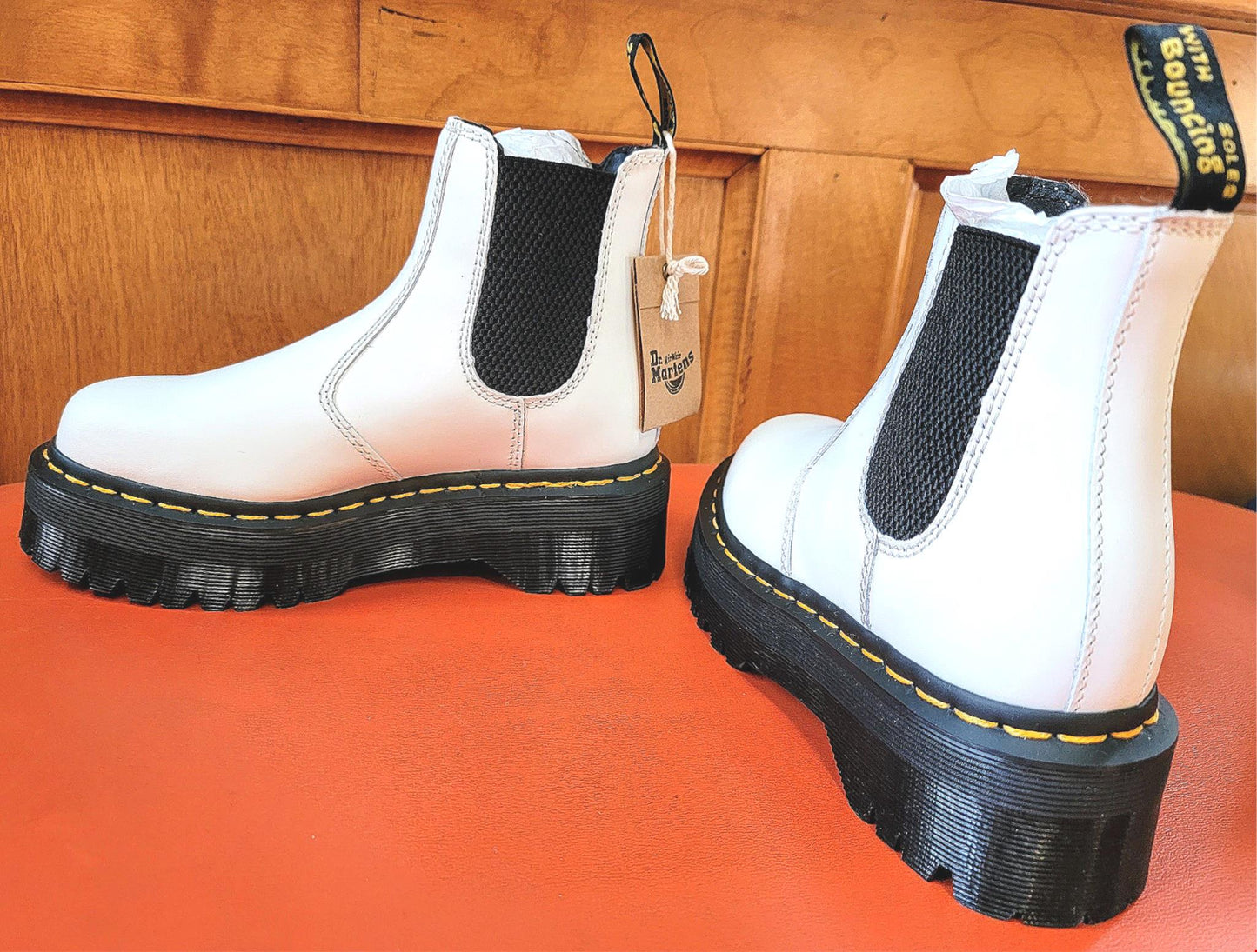 BRANDNEW IN BOX DR MARTENS 2976 QUAD CHELSEA BOOT WHITE WOMEN5/MEN4 FREEFASTSHIP