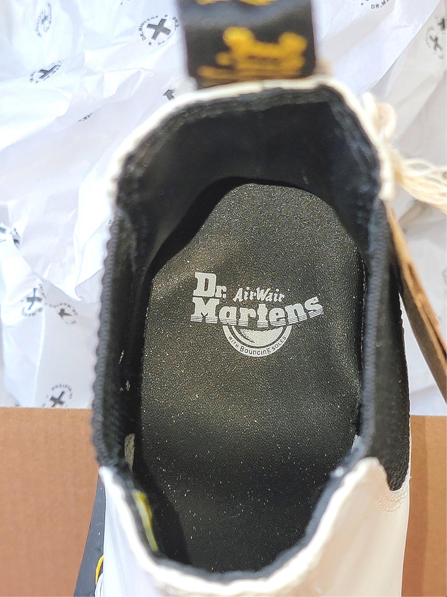 BRANDNEW IN BOX DR MARTENS 2976 QUAD CHELSEA BOOT WHITE WOMEN5/MEN4 FREEFASTSHIP