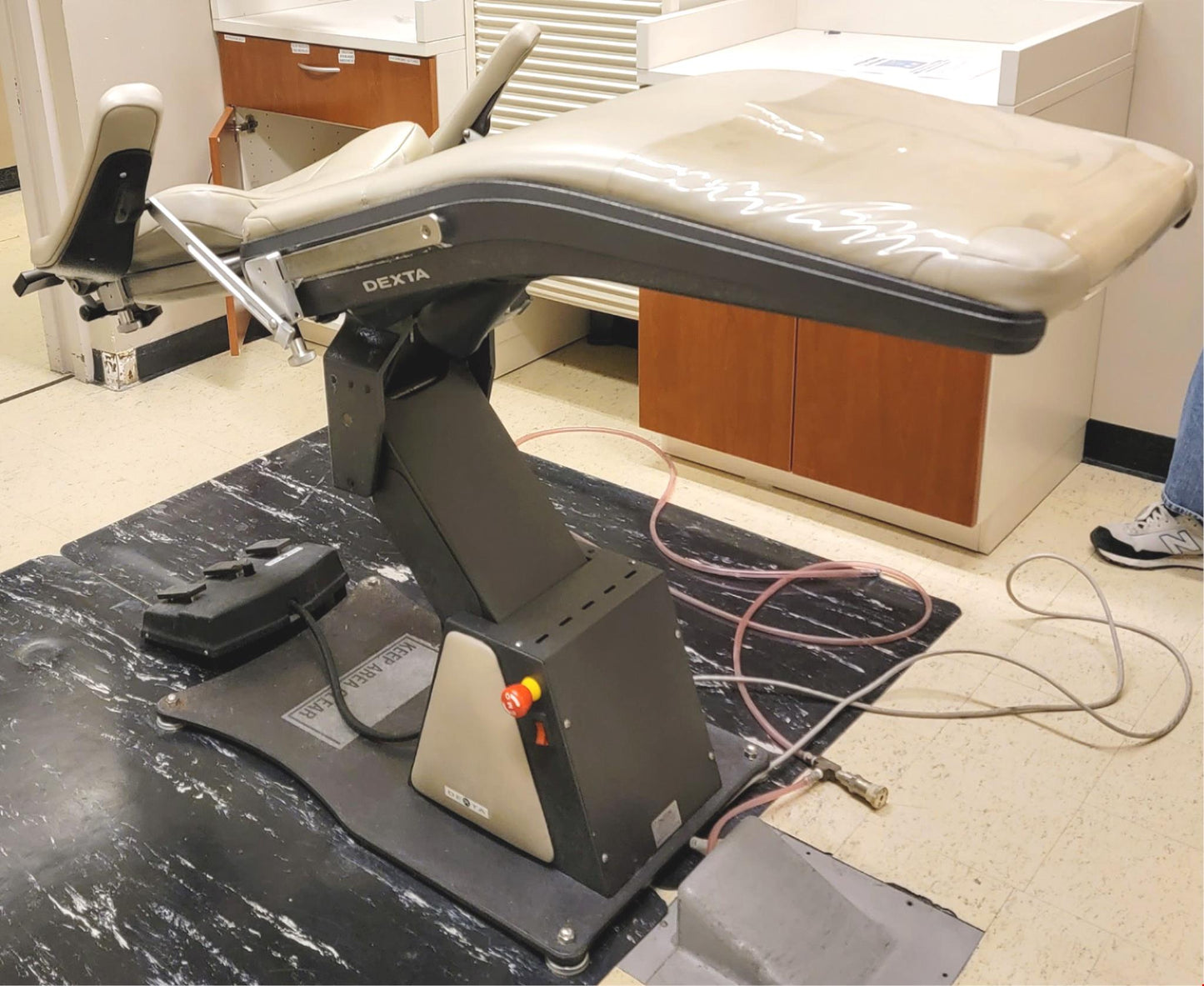 DEXTA MK25 SURGICAL DENTAL POWER EXAM CHAIR with FOOT REMOTE WATCHVIDEO FREESHIP