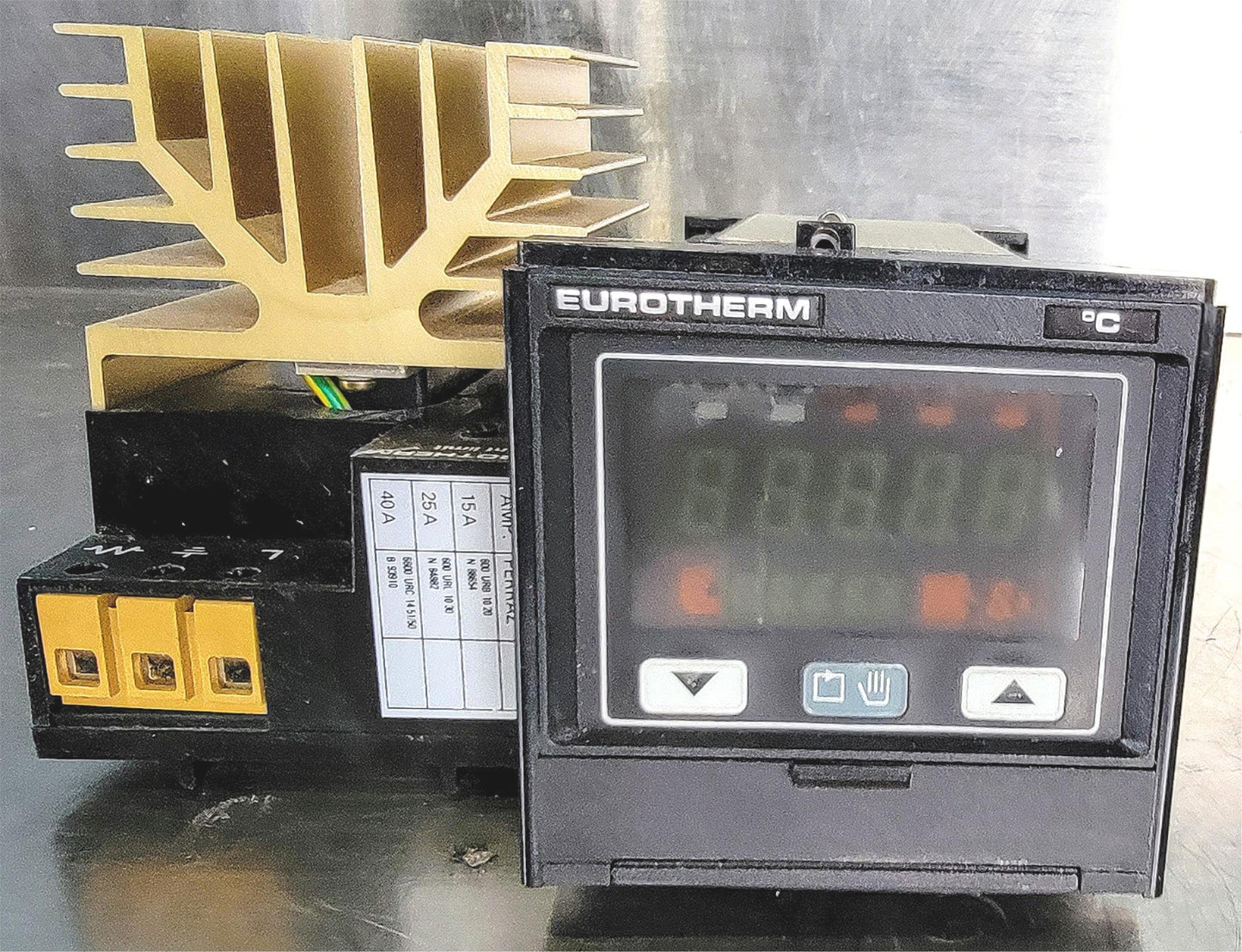SCHNEIDER EUROTHERM 818P/TC/R0V5 TEMP with POWER CONTROLLER / HEAT SINK & MANUAL