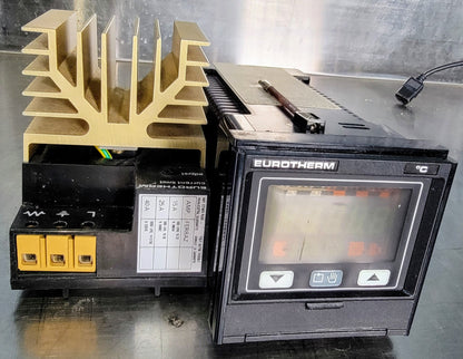 SCHNEIDER EUROTHERM 818P/TC/R0V5 TEMP with POWER CONTROLLER / HEAT SINK & MANUAL