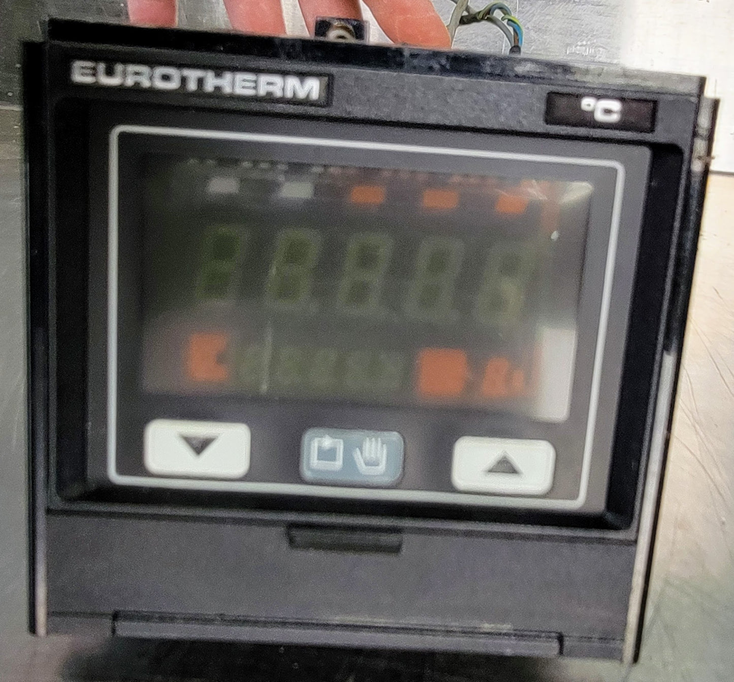 SCHNEIDER EUROTHERM 818P/TC/R0V5 TEMP with POWER CONTROLLER / HEAT SINK & MANUAL