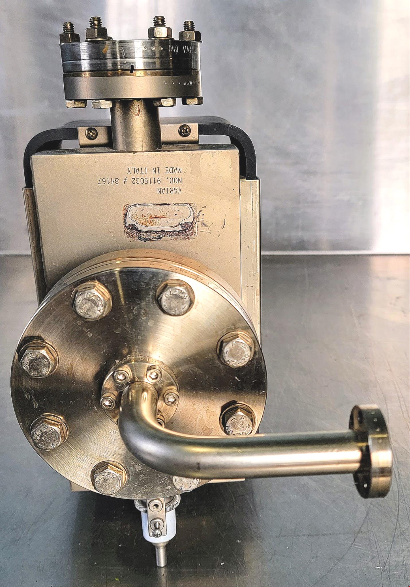 VARIAN V30T 911-5032 TRIODE SPUTTER MOLECULLAR ION PUMP w/ ACCESSORIES FREE SHIP