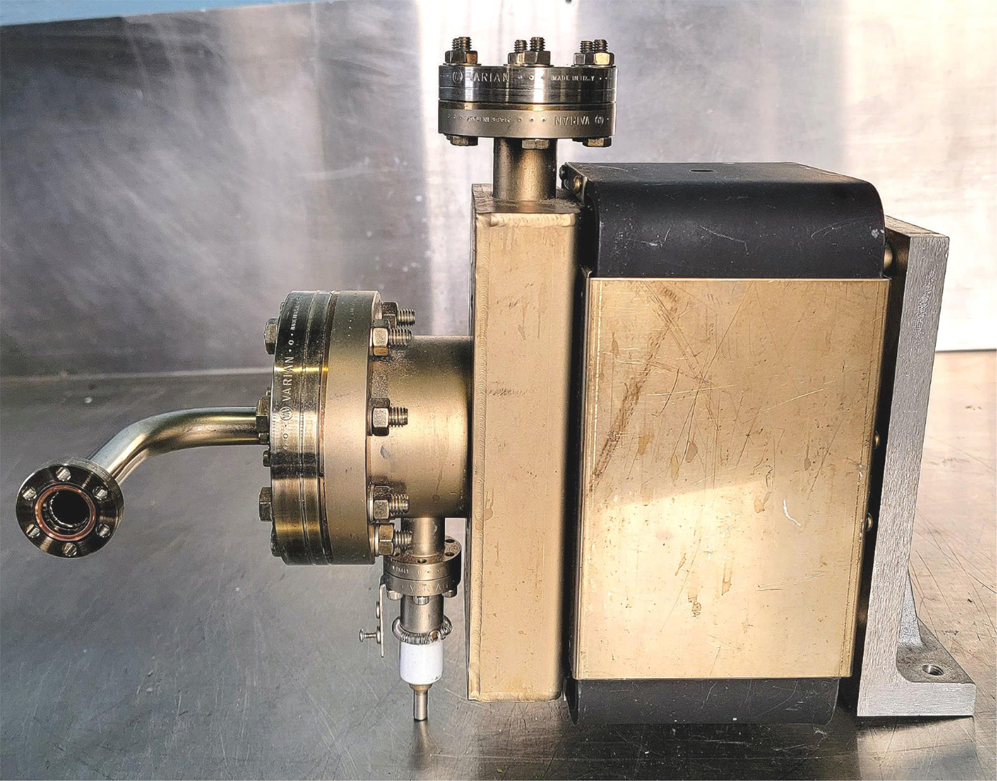 VARIAN V30T 911-5032 TRIODE SPUTTER MOLECULLAR ION PUMP w/ ACCESSORIES FREE SHIP