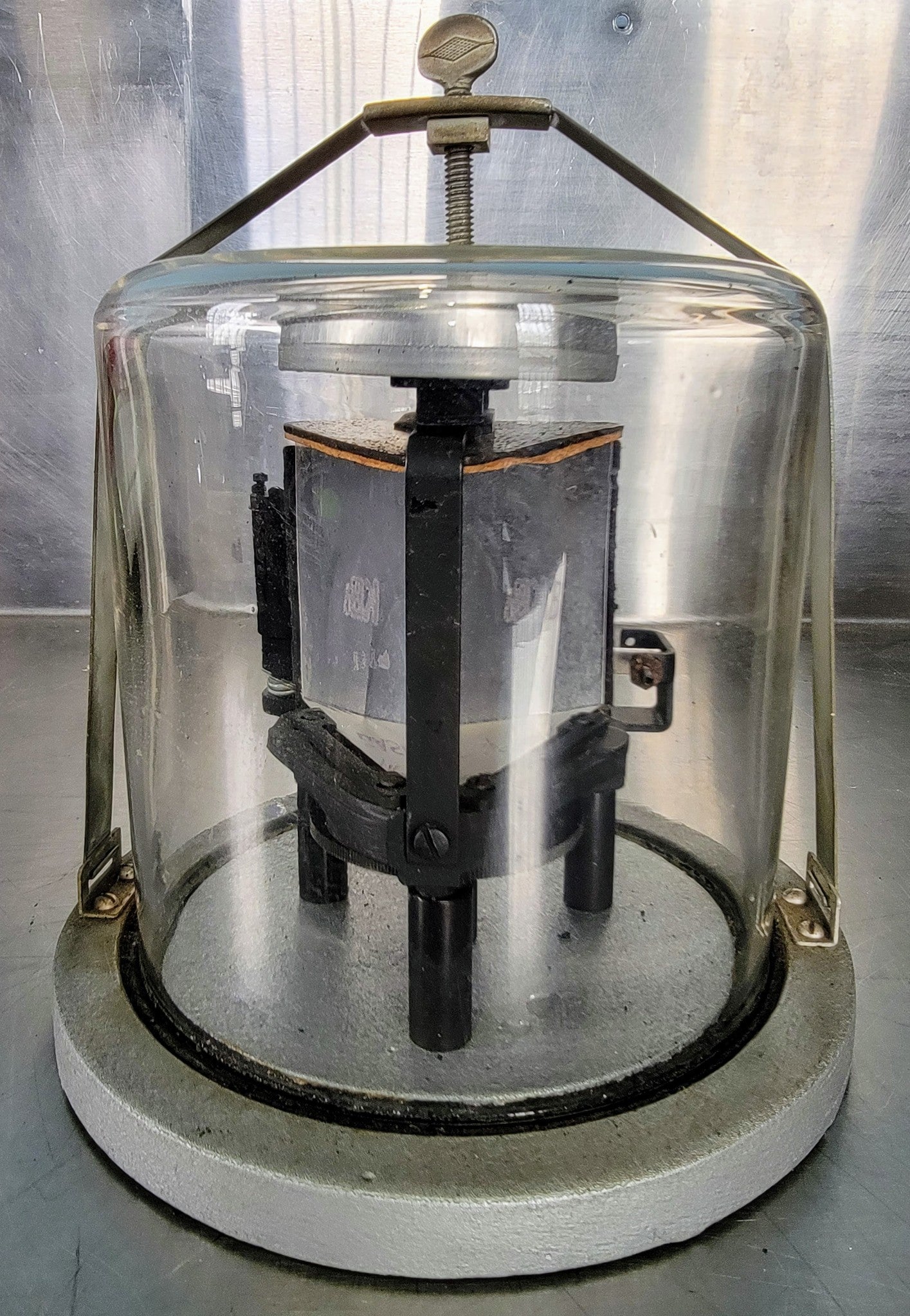 VINTAGE NaCl SODIUM CHLORIDE PRISM & VACUUM MOUNT INFRARED SPECTROMETER FREESHIP