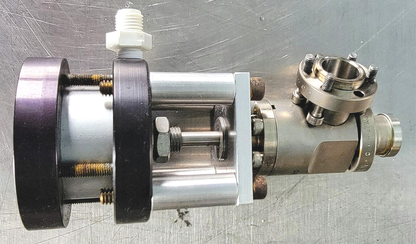 VARIAN 951-5014 BAKEABLE UHV ANGLE VALVE w/ DAYTON SPEEDAIRE 2A709 & BONUS MOUNT