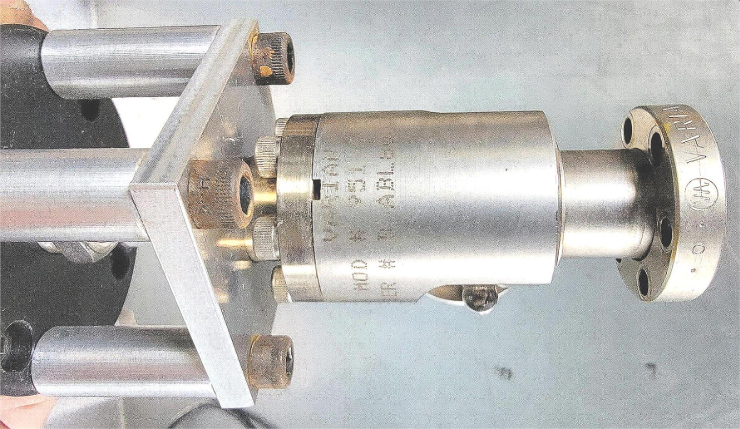 VARIAN 951-5014 UHV ANGLE VALVE with DAYTON SPEEDAIRE 2A709 & BONUS FREE SHIPPIN
