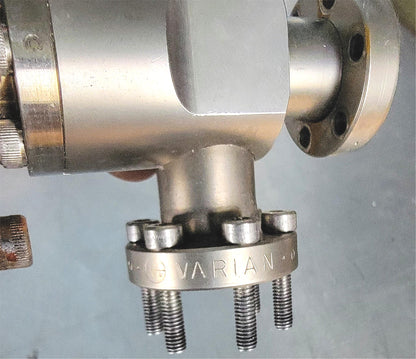 VARIAN 951-5014 BAKEABLE UHV ANGLE VALVE w/ DAYTON SPEEDAIRE 2A709 & BONUS MOUNT