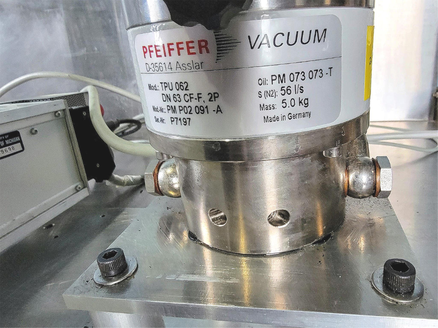 EDWARDS PFEIFFER TPU062 TURBO PUMP TCP121 CONTROLER APG-L-NW16 WATCHVIDEO