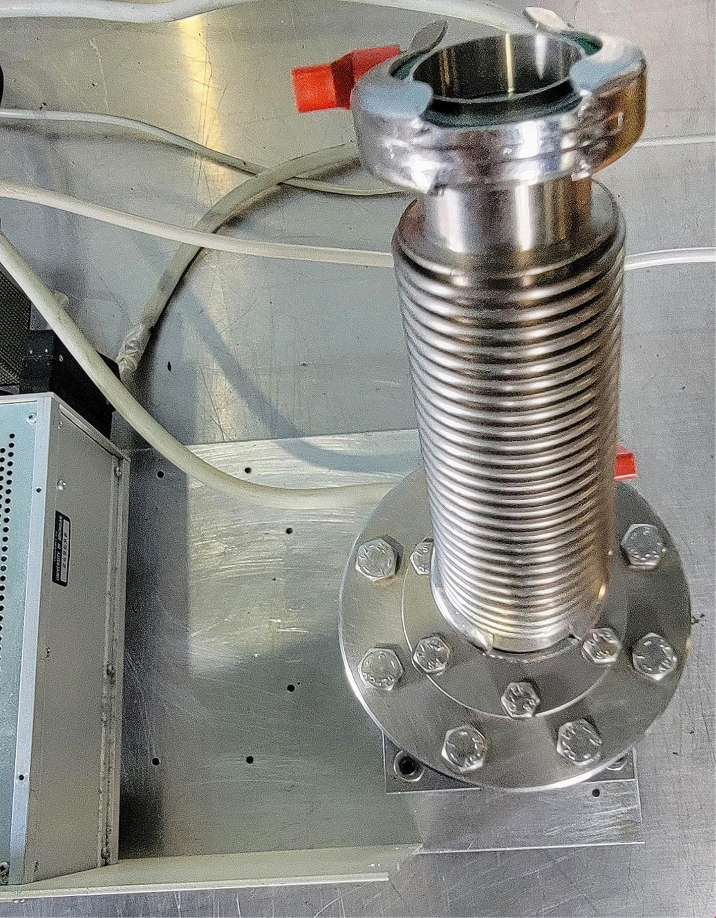 EDWARDS PFEIFFER TPU062 TURBO PUMP TCP121 CONTROLER APG-L-NW16 WATCHVIDEO