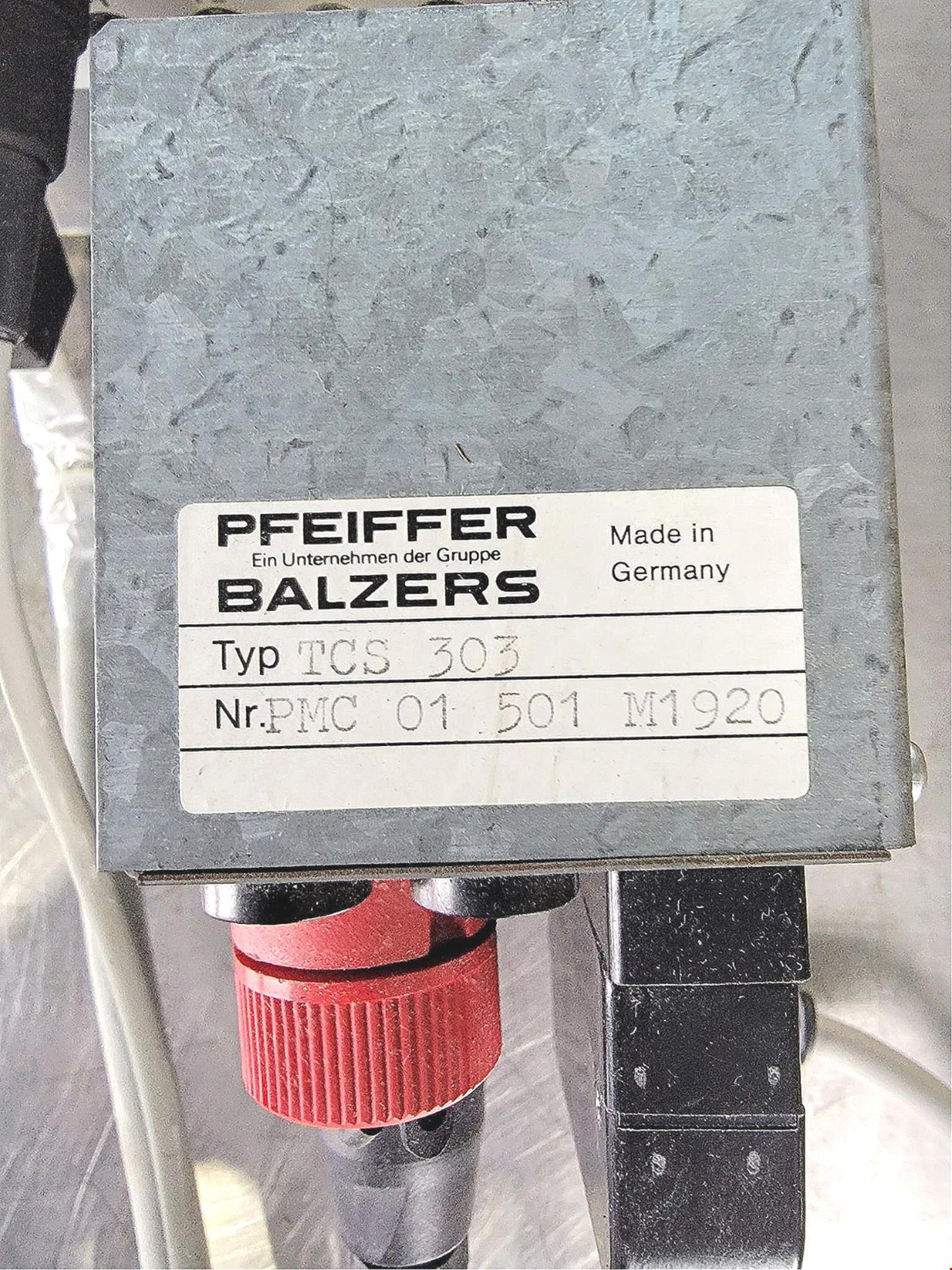 EDWARDS PFEIFFER TPU062 TURBO PUMP TCP121 CONTROLER APG-L-NW16 WATCHVIDEO