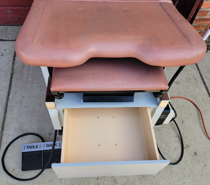ENOCHS 4000 OB/GYN POWER HI-LO MEDICAL EXAM TABLE w/WELCH ALLYN LIGHT WATCHVIDEO