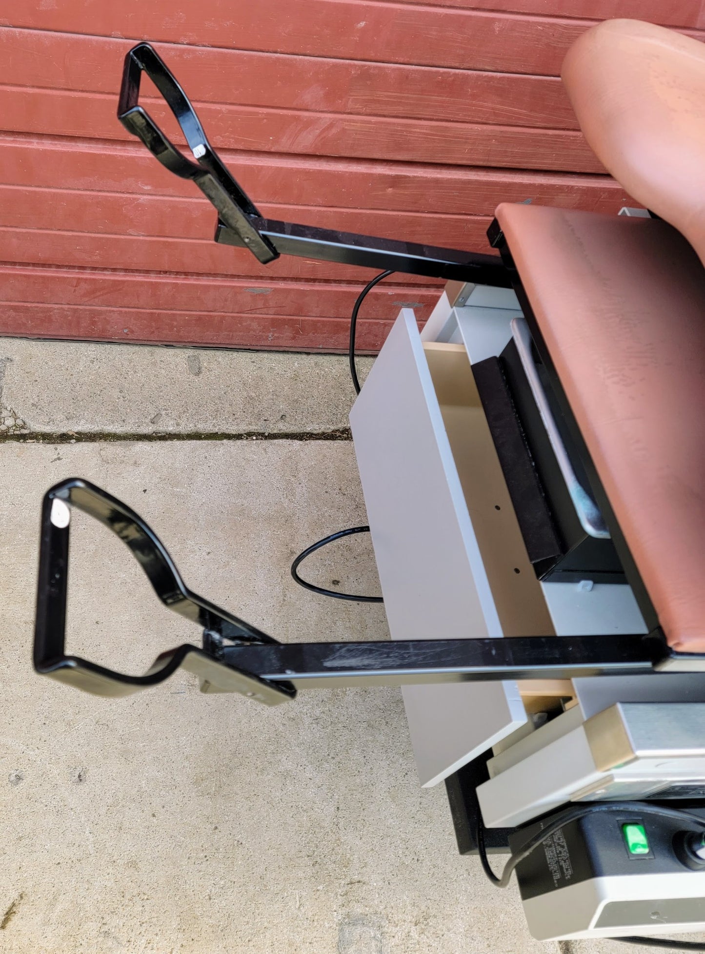 ENOCHS 4000 OB/GYN POWER HI-LO MEDICAL EXAM TABLE w/WELCH ALLYN LIGHT WATCHVIDEO