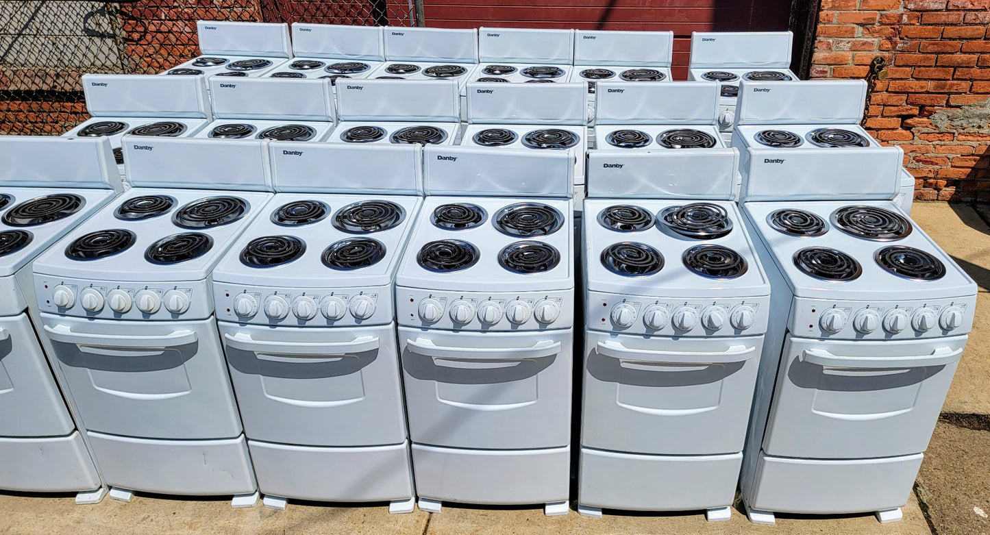 PERFECT FOR TIGHT SPACE DANBY 20" FREESTANDING ELECTRIC RANGE OVEN 220Volt WHITE