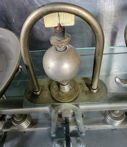 RARE VINTAGE 1920s TORSION BALANCE STYLE 255 MODEL 7948 GLASS ENCLOSURE FREESHIP