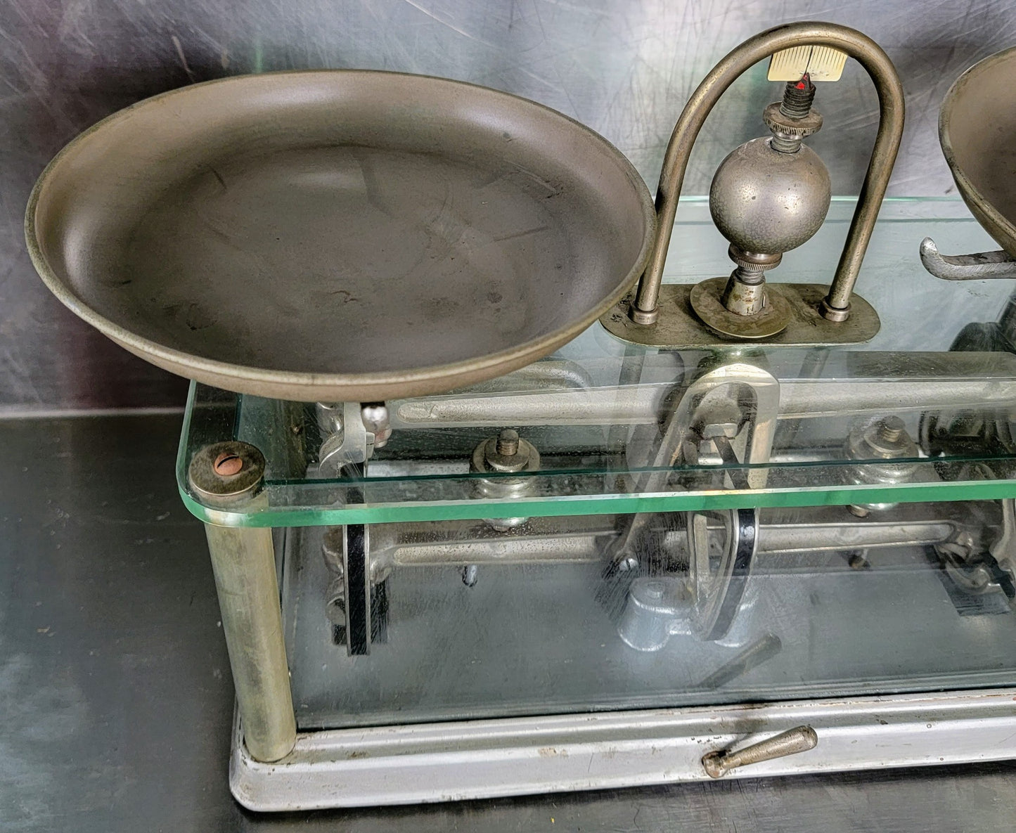 RARE VINTAGE 1920s TORSION BALANCE STYLE 255 MODEL 7948 GLASS ENCLOSURE FREESHIP