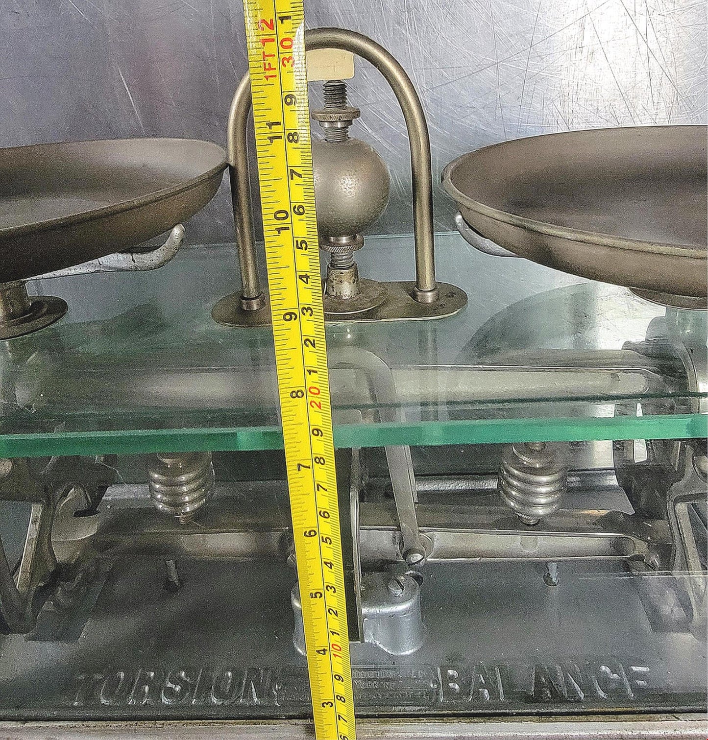 RARE VINTAGE 1920s TORSION BALANCE STYLE 255 MODEL 7948 GLASS ENCLOSURE FREESHIP