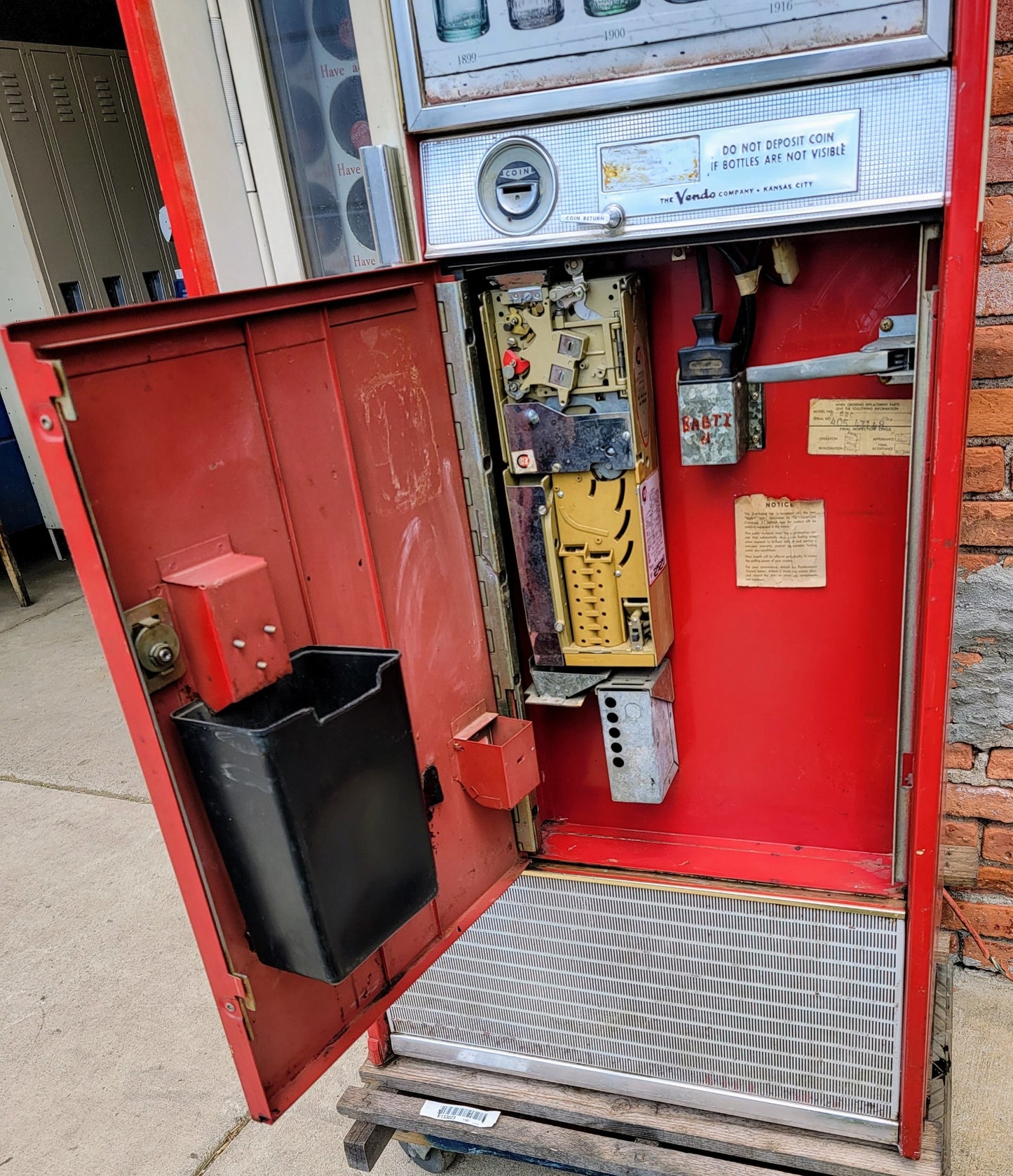 100% WORKING VINTAGE 60's COCA-COLA BOTTLE VENDING MACHINE WATCH VIDEO FREE SHIP