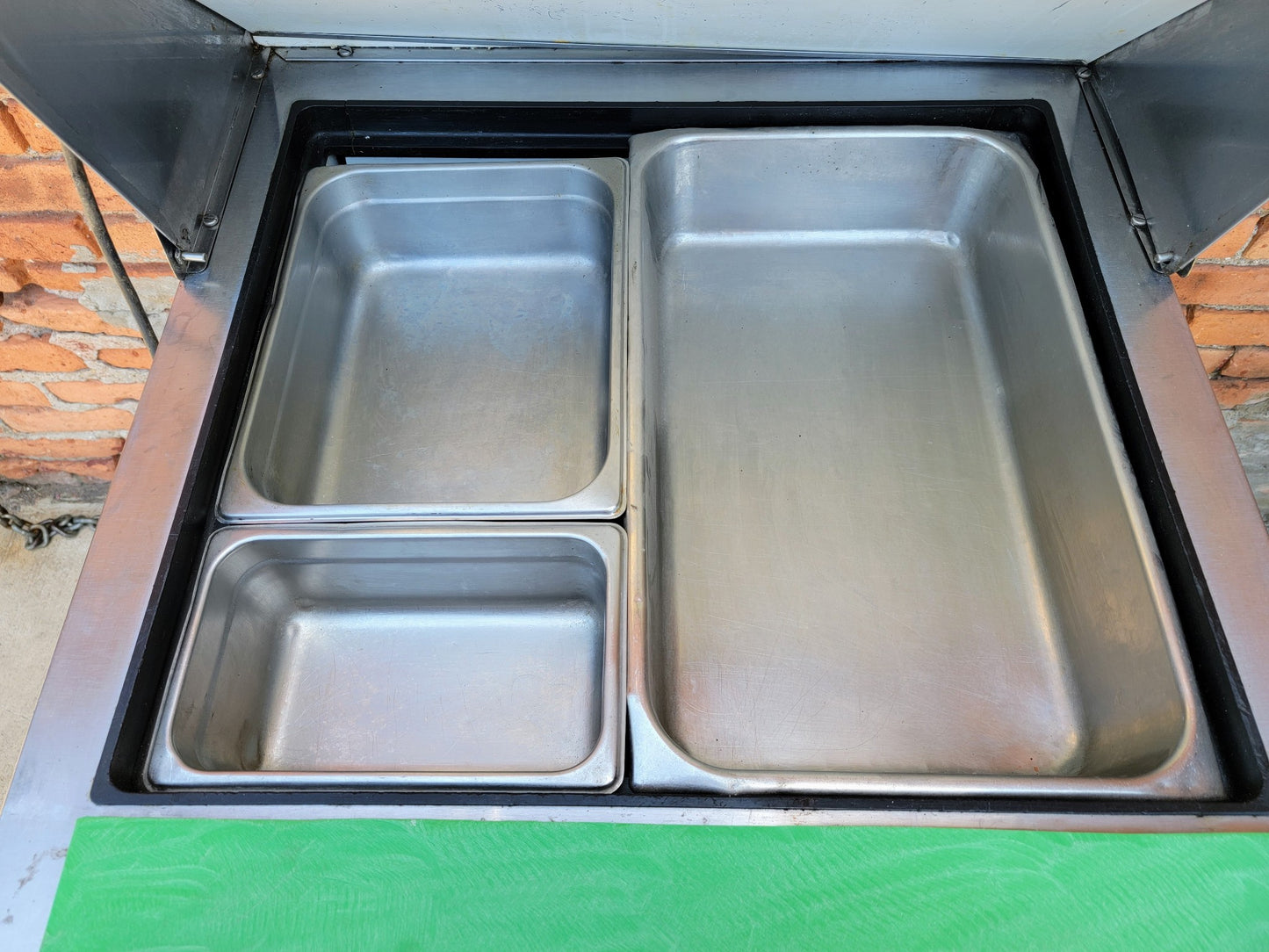 TRUE TSSU-27-12M-B 1 DOOR SANDWICH PIZZA PREP TABLE 3 TRAYS & CASTERS FREE SHIP