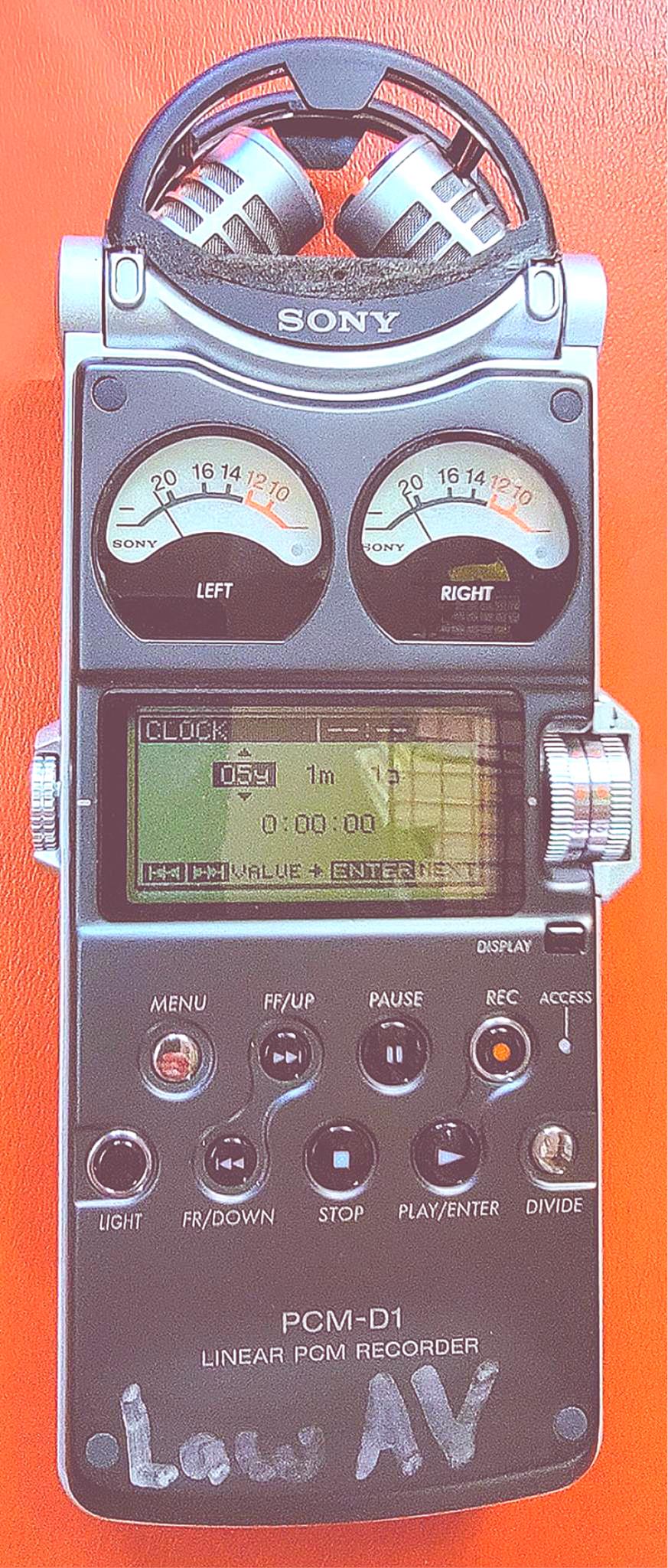 SONY PCM-D1 2-CHANNEL PORTABLE 4GB FLASH MEMORY STEREO AUDIO RECORDER FREE SHIP