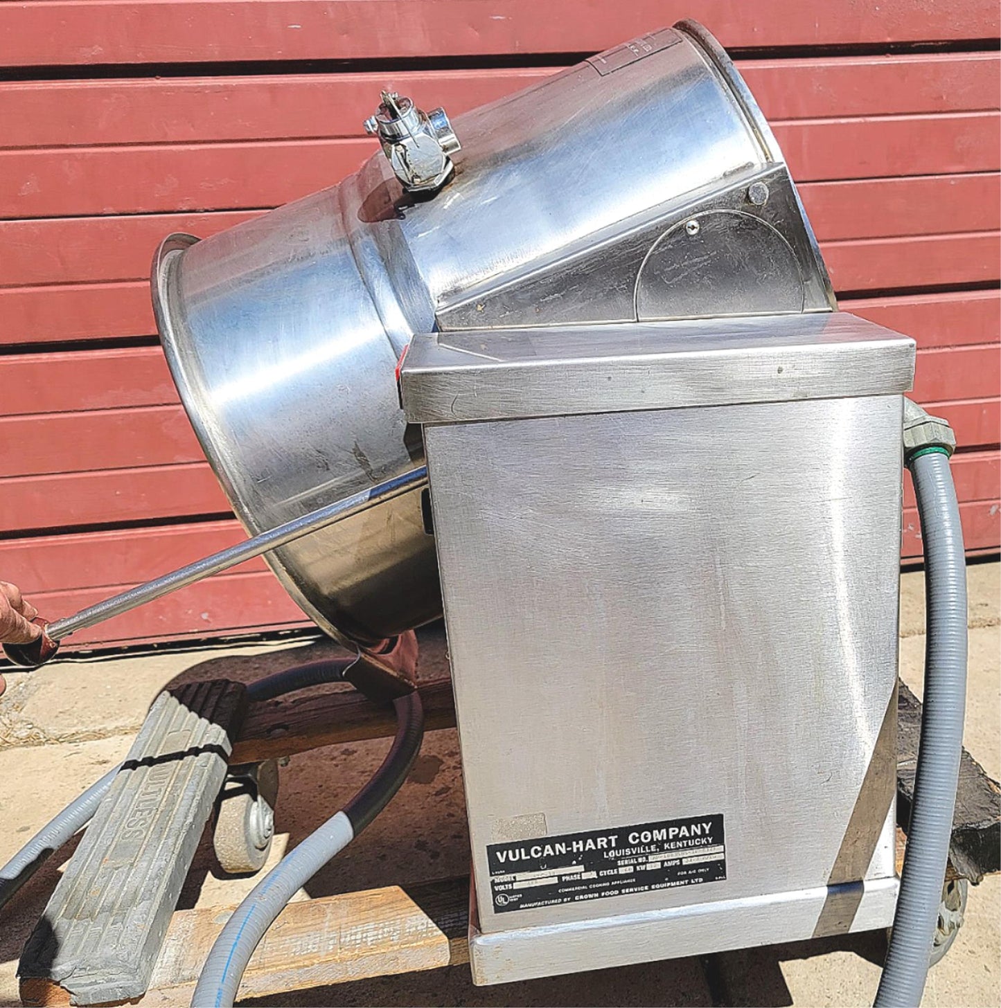 VULCAN-HART VEC-10 ELECTRIC 3-PHASE 10 GALLON KETTLE  with MANUAL FREE SHIP