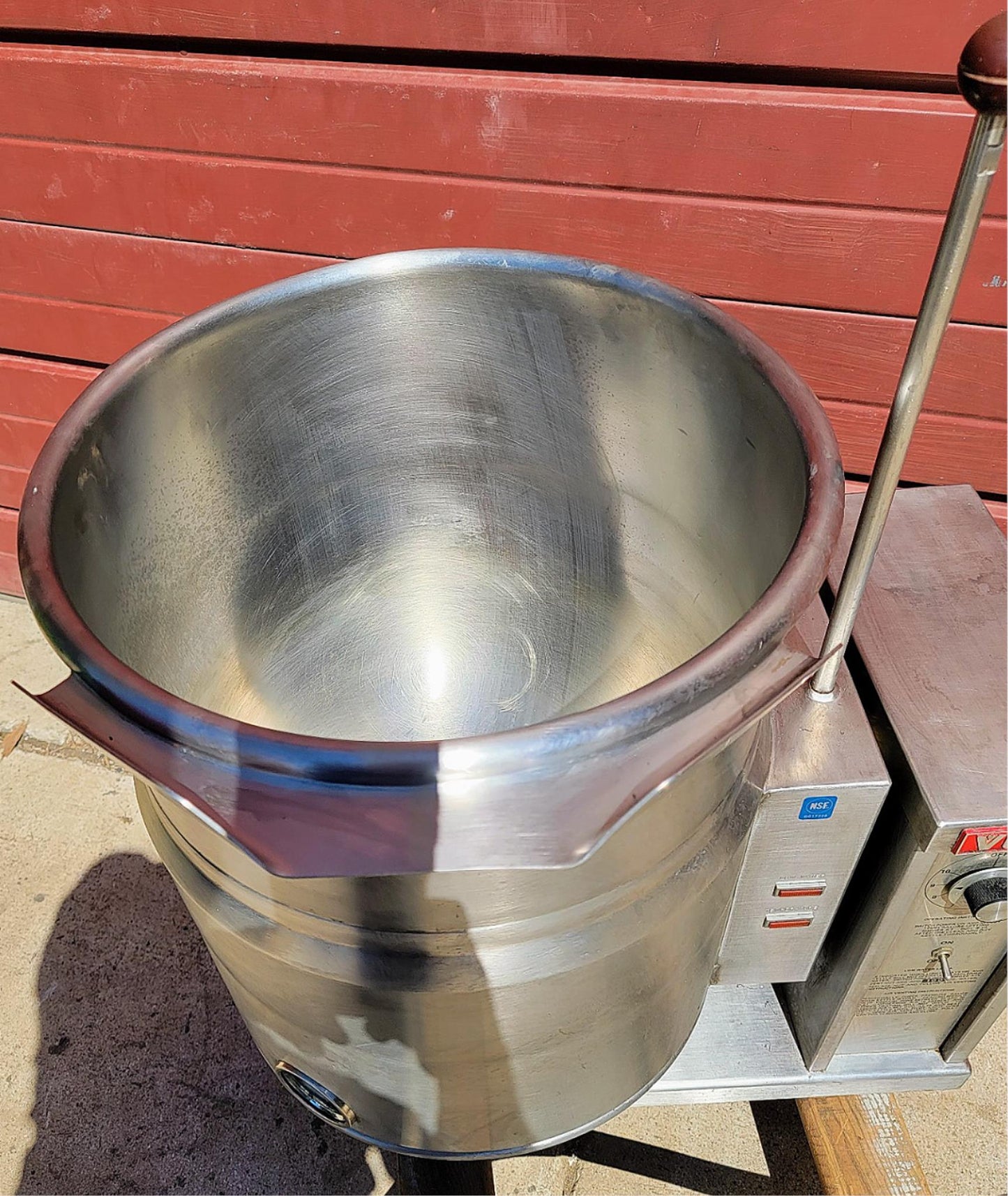 VULCAN-HART VEC-10 ELECTRIC 3-PHASE 10 GALLON KETTLE  with MANUAL FREE SHIP