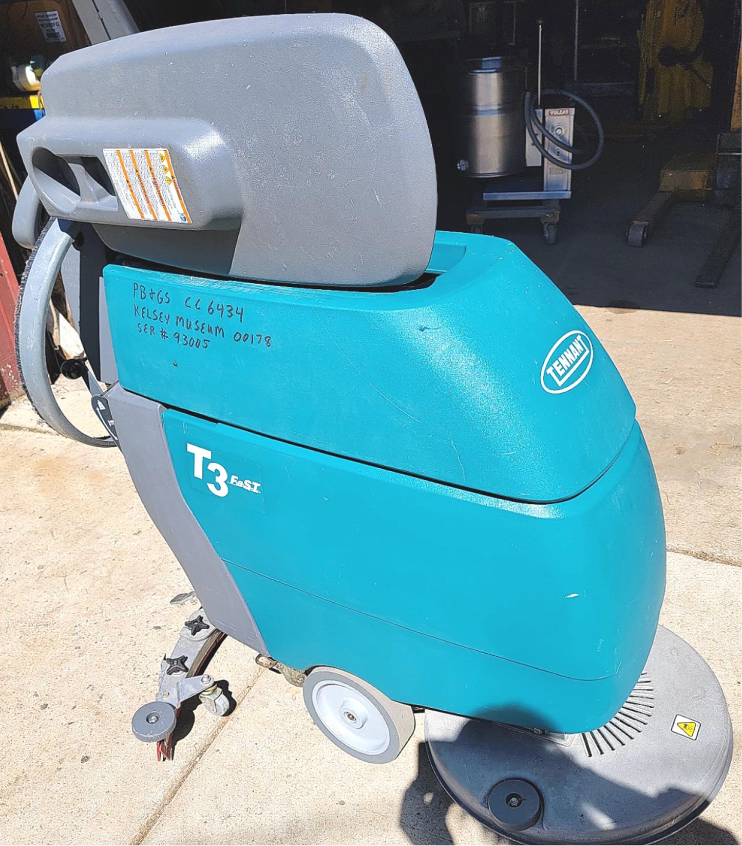 TENNANT T3 FAST 20"FLOOR WALK BEHIND BATTERY FLOOR SCRUBBER WATCH VIDEO FREESHIP