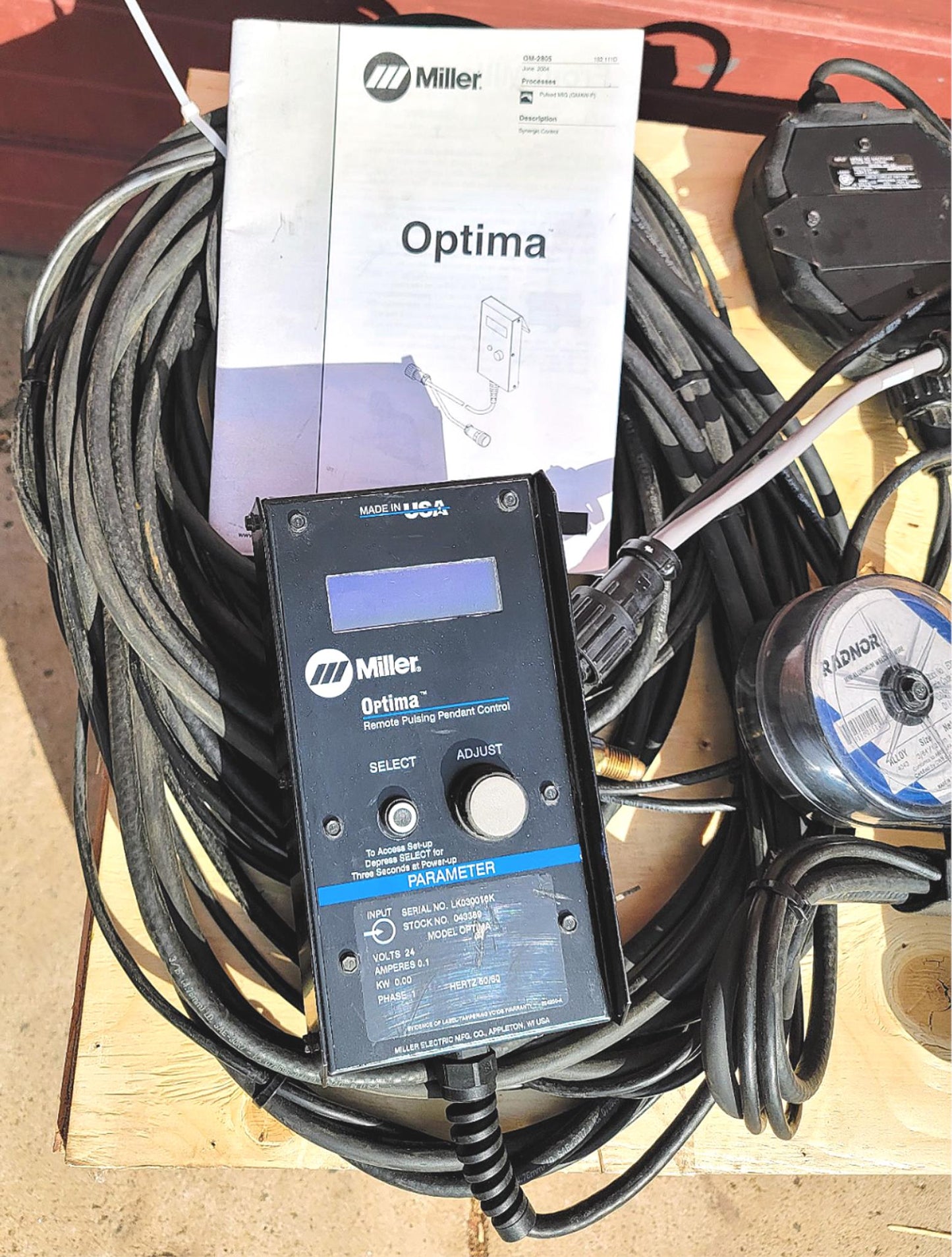 MILLER SPOOLMATIC 30A AIR COOLED SPOOL GUN & OPTIMA PULSING MACHINE WELD REMOTE