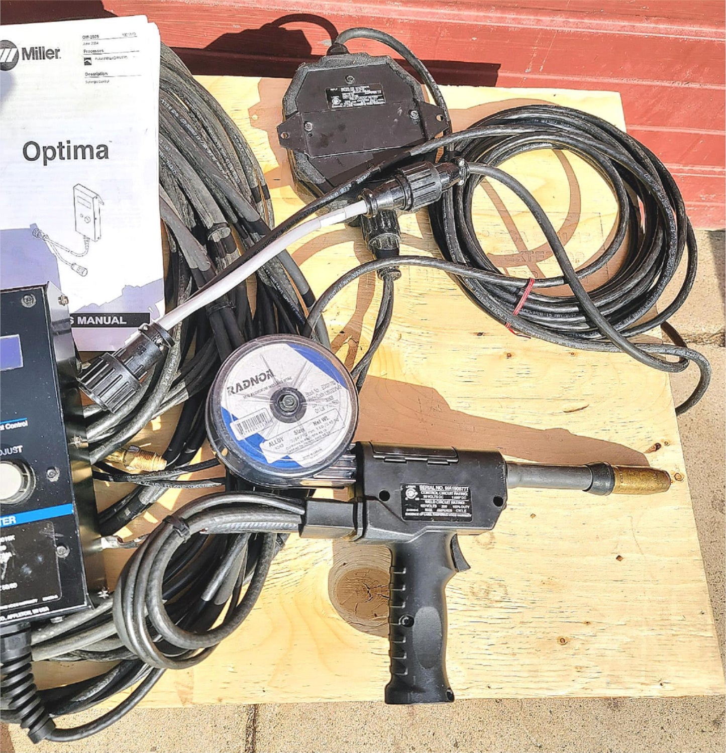 MILLER SPOOLMATIC 30A AIR COOLED SPOOL GUN & OPTIMA PULSING MACHINE WELD REMOTE