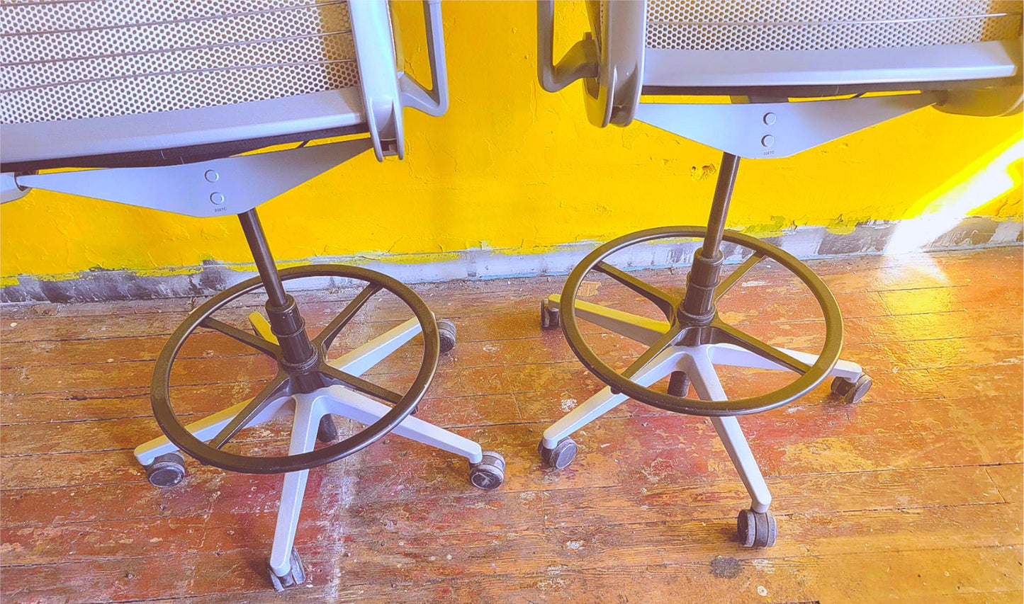 SET of FOUR STEELCASE CONTEMPORARY THINK SWIVEL OFFICE DRAFTING STOOLs FREE SHIP