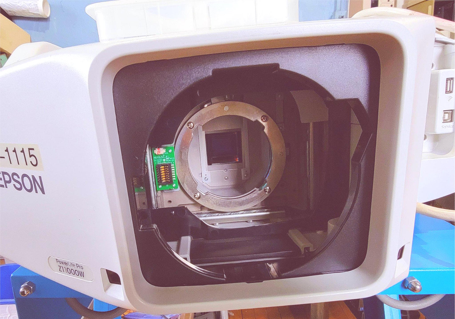 EPSON POWERLITE Pro Z11000WNL WXGA 3LCD LARGE VENUE PROJECTOR w/ REMOTE & NOLENS