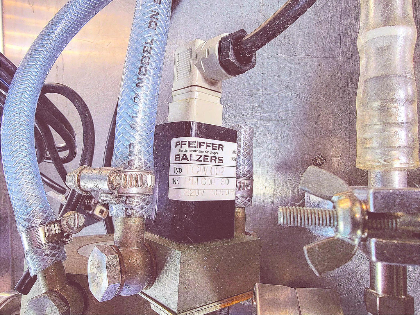 BALZERS PFEIFFER TMH 260 TURBOMOLECULAR VACUUM PUMP TWO CABLES & EXTRAS FREESHIP