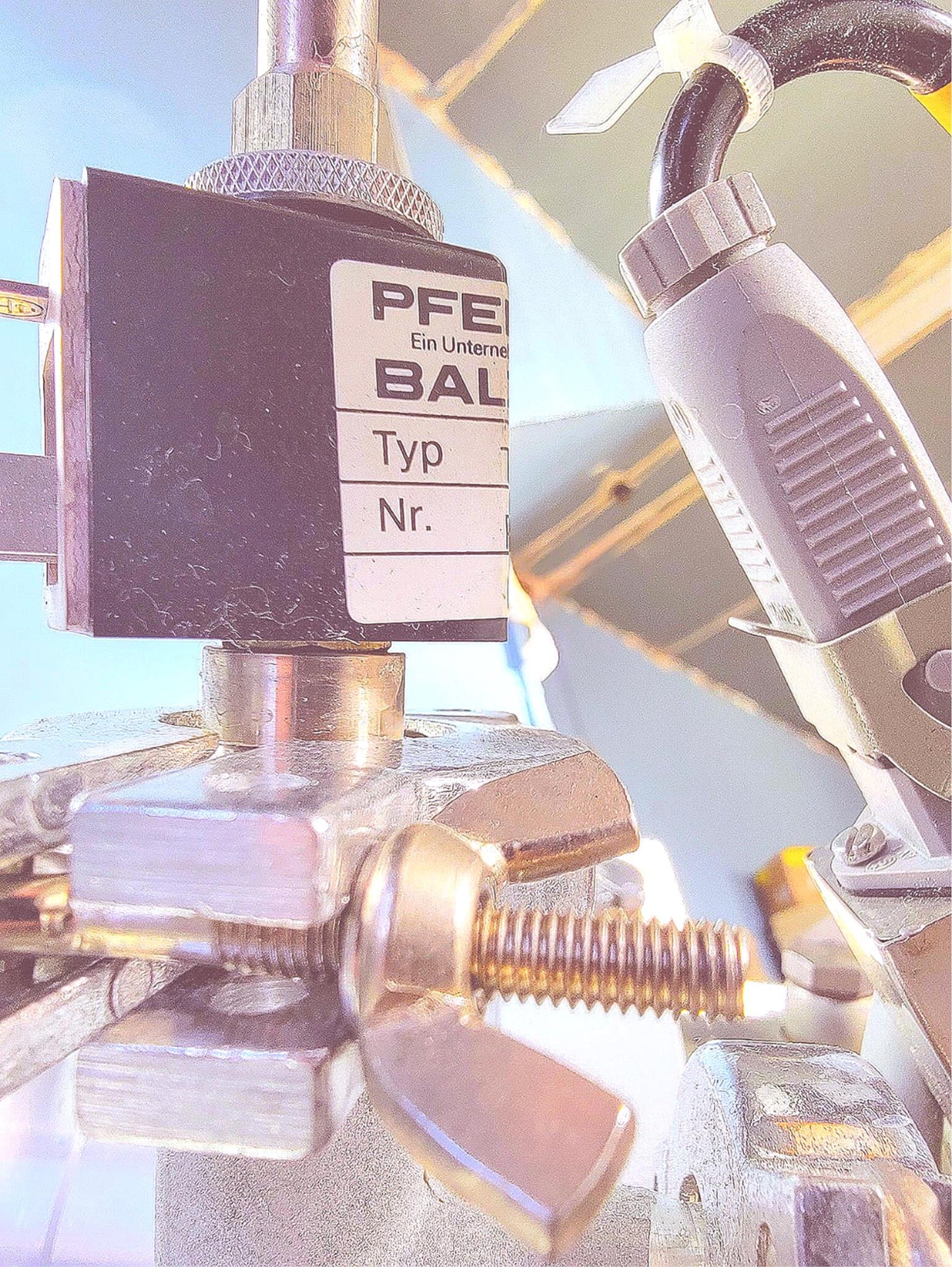 BALZERS PFEIFFER TMH 260 TURBOMOLECULAR VACUUM PUMP TWO CABLES & EXTRAS FREESHIP