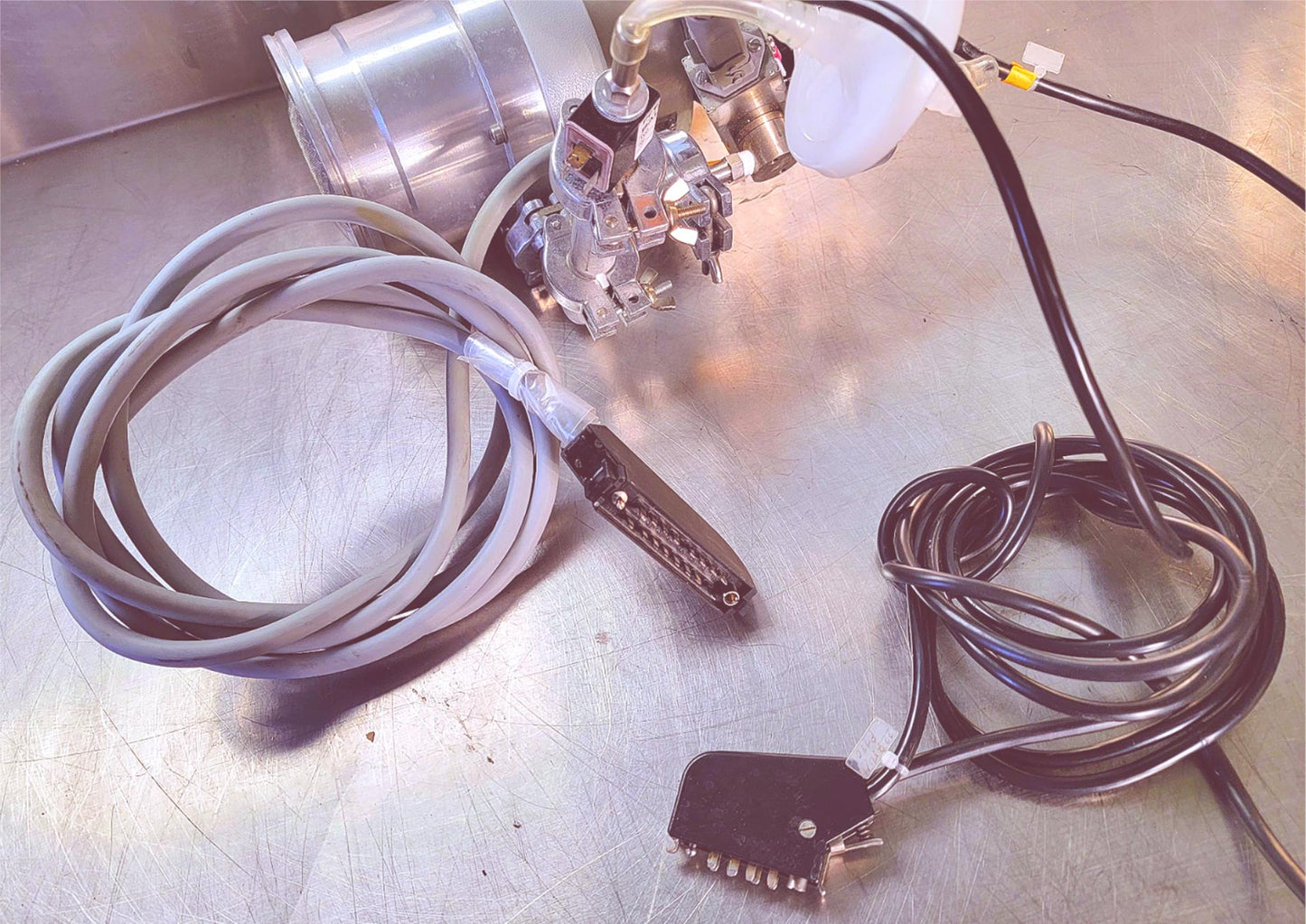 BALZERS PFEIFFER TMH 260 TURBOMOLECULAR VACUUM PUMP TWO CABLES & EXTRAS FREESHIP