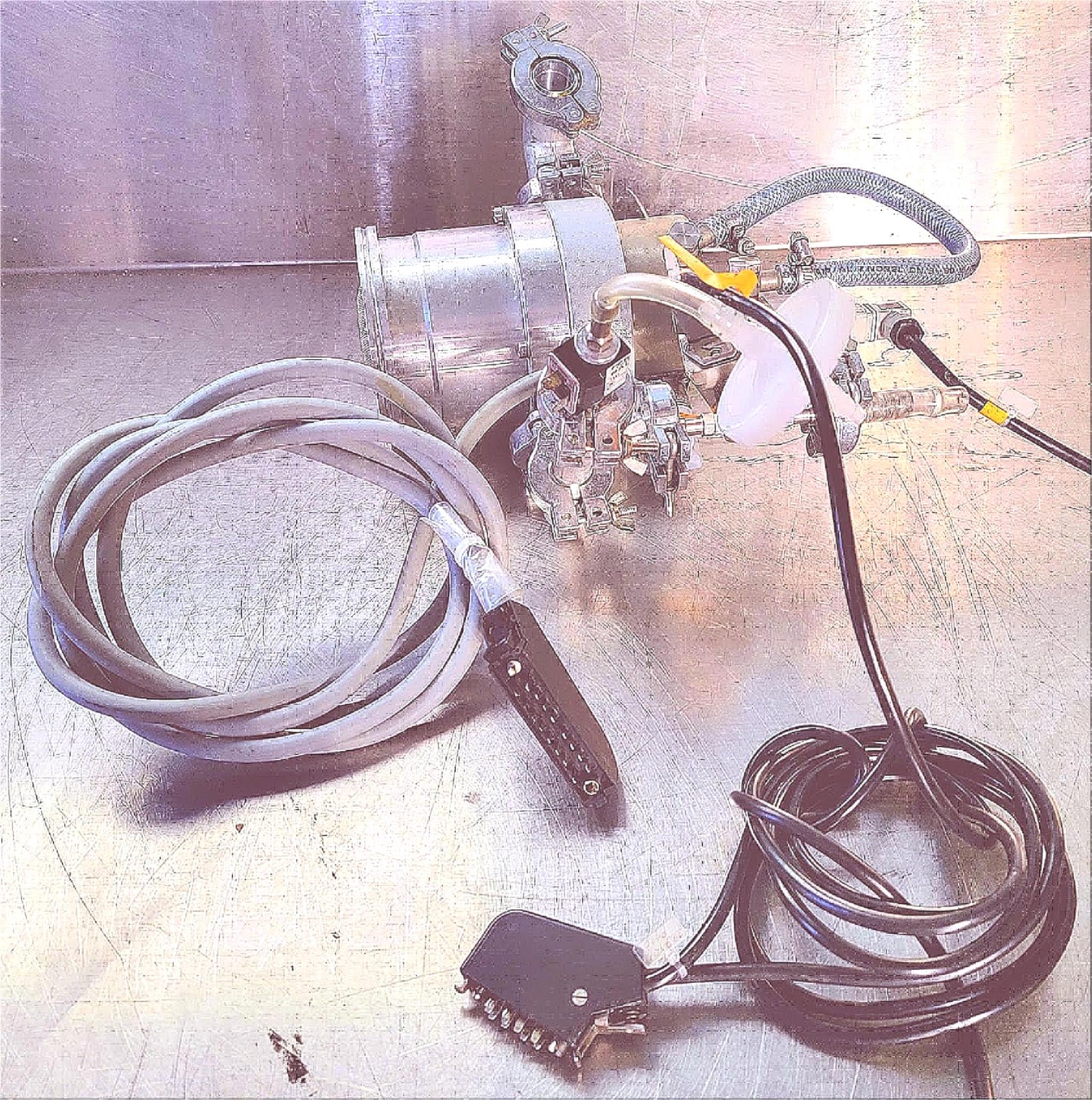 BALZERS PFEIFFER TMH 260 TURBOMOLECULAR VACUUM PUMP TWO CABLES & EXTRAS FREESHIP
