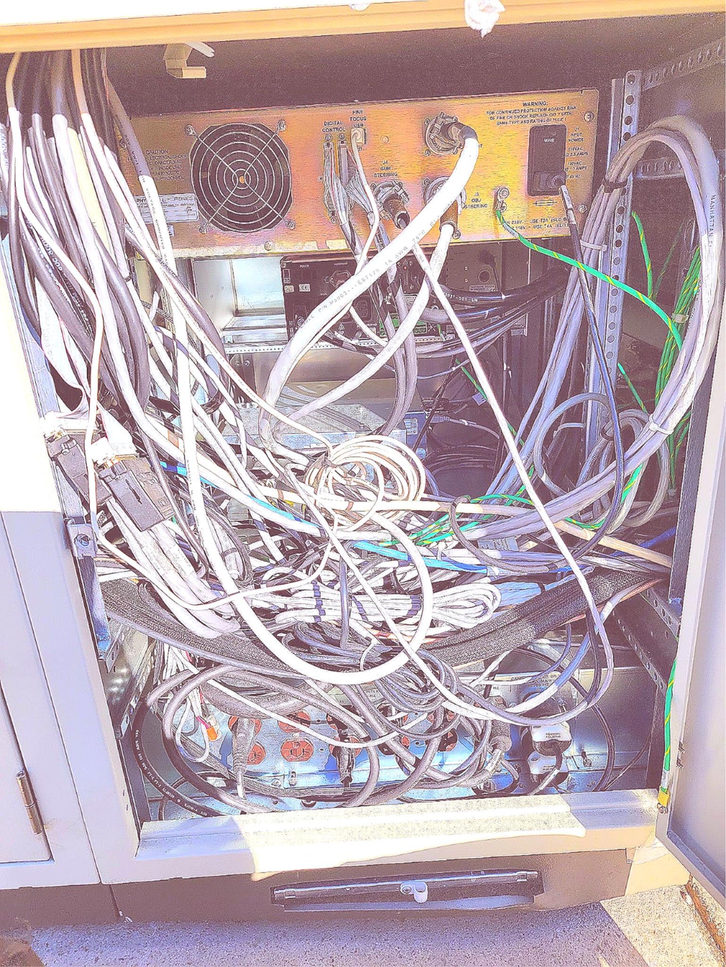 ULVAC PHYSICAL ELECTRONICS Phi680 ATOM SPECTROMETER AES AUGER NANOPROBE FREESHIP