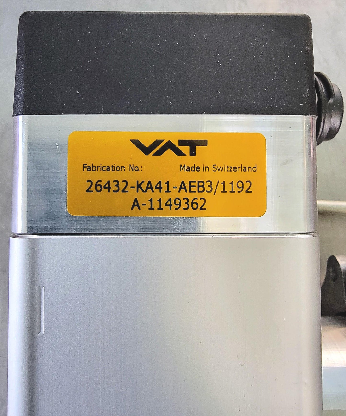 MBRAUN VAT 26432-KA41-AEB3/1192 A-1149362 HV VACUUM ANGLE VALVE PNEUMATIC ACTUAT