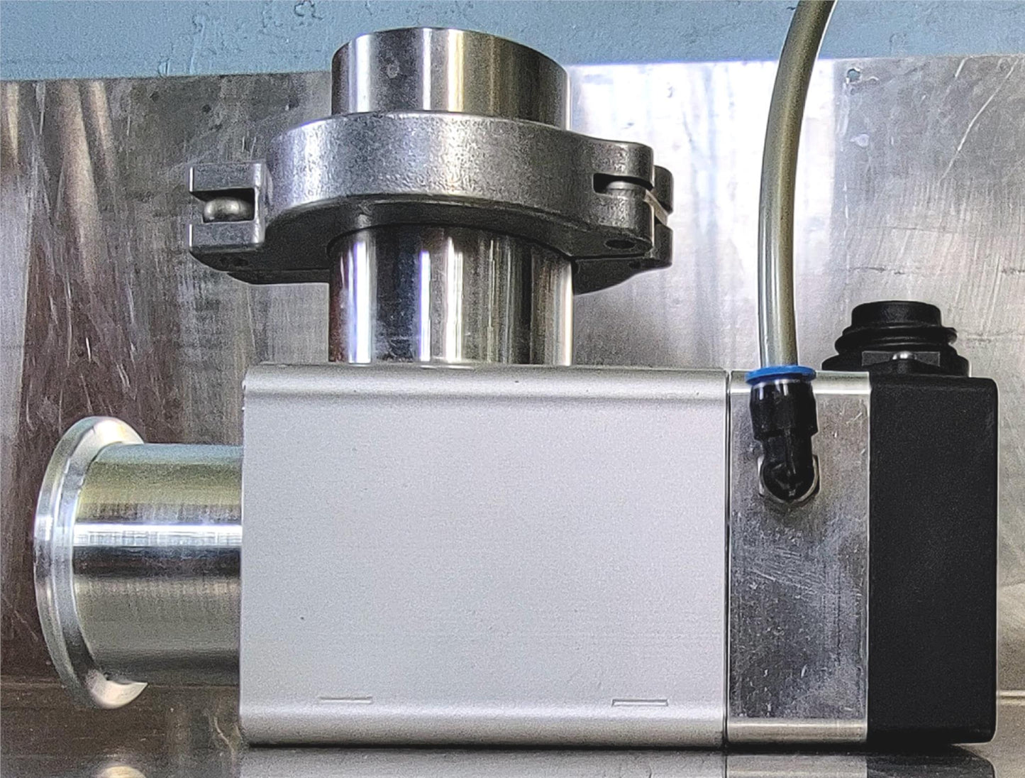 MBRAUN VAT 26432-KA41-AEB3/1192 A-1149362 HV VACUUM ANGLE VALVE PNEUMATIC ACTUAT