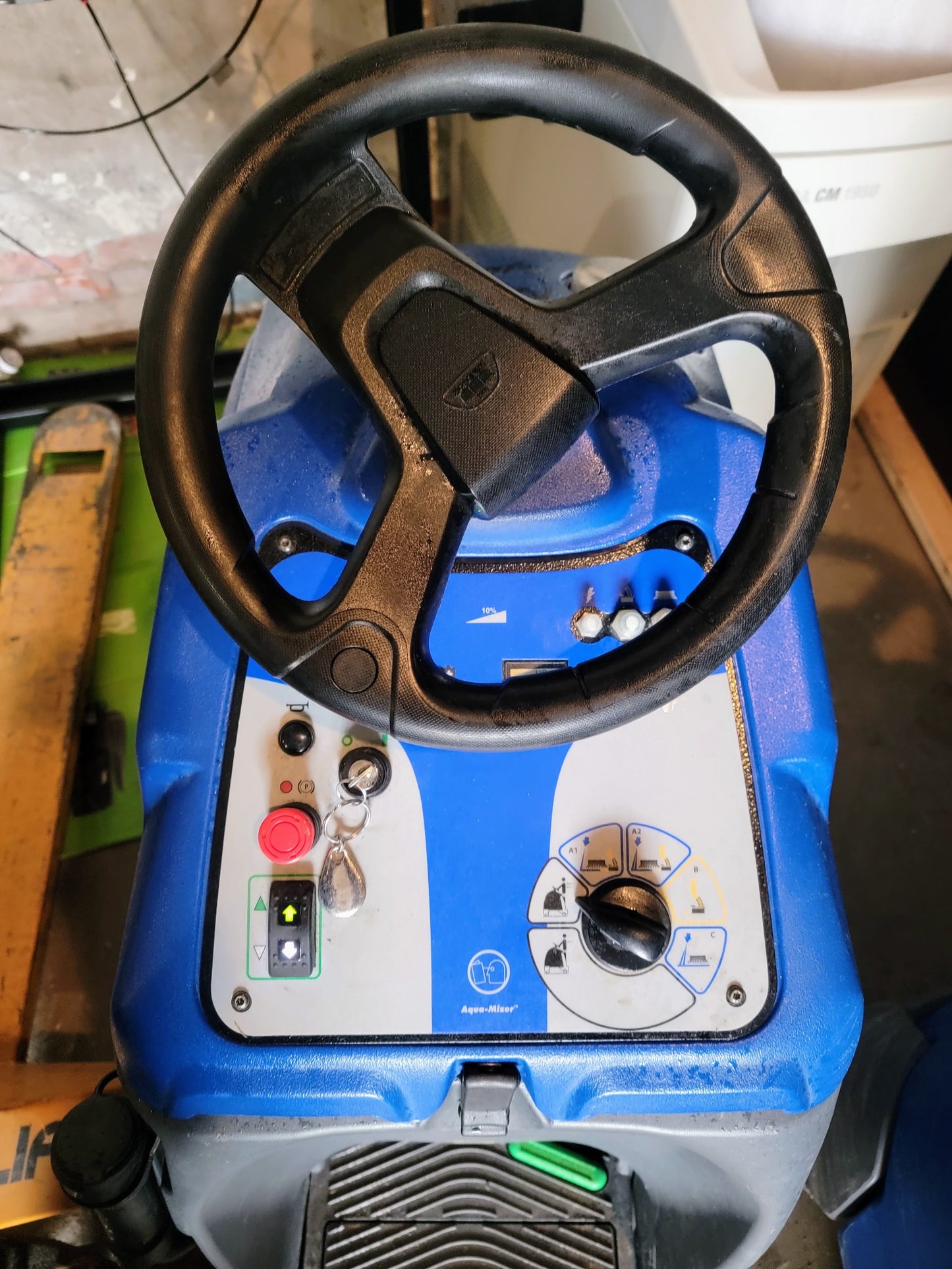 90DAYWARRANTY CHARIOT™ 2 ISCRUB 20 DELUXE WITH ORB™ + 130 WET + PAD WATCH VIDEO