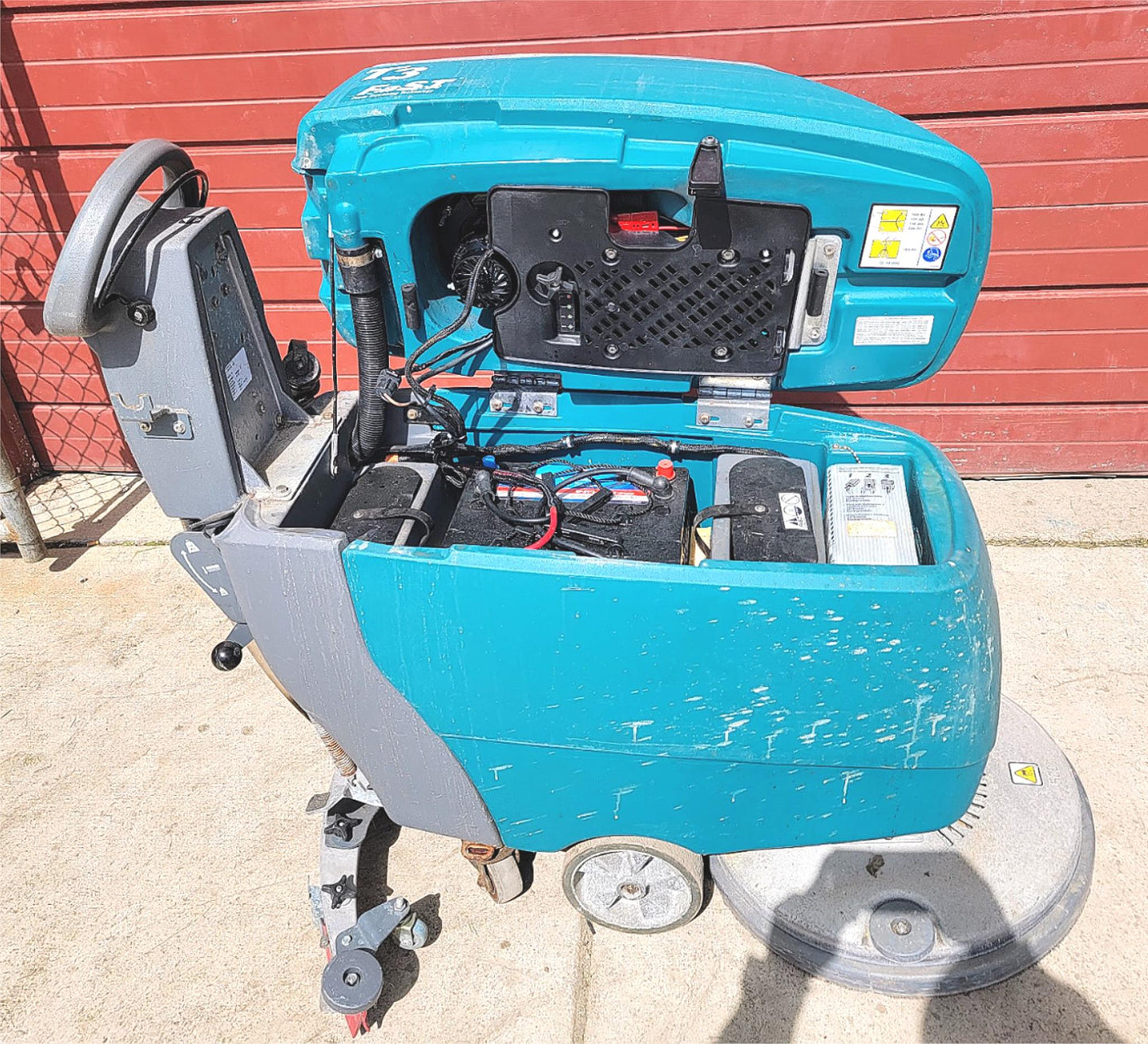 WARRANTY TENNANT T3 FAST FLOOR WALK BEHIND BATTERY FLOOR SCRUBBER WATCH VIDEO