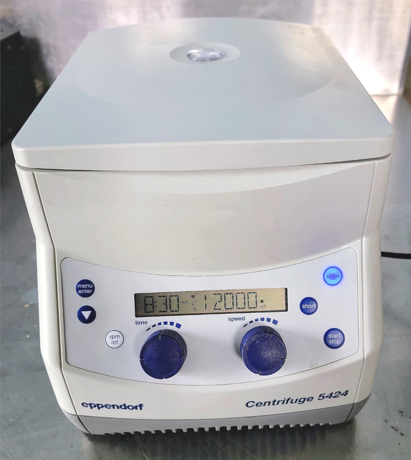 EPPENDORF 5424 CENTRIFUGE & AEROSOL-TIGHT FA-45-24-11 ROTOR & MANUAL WATCH VIDEO