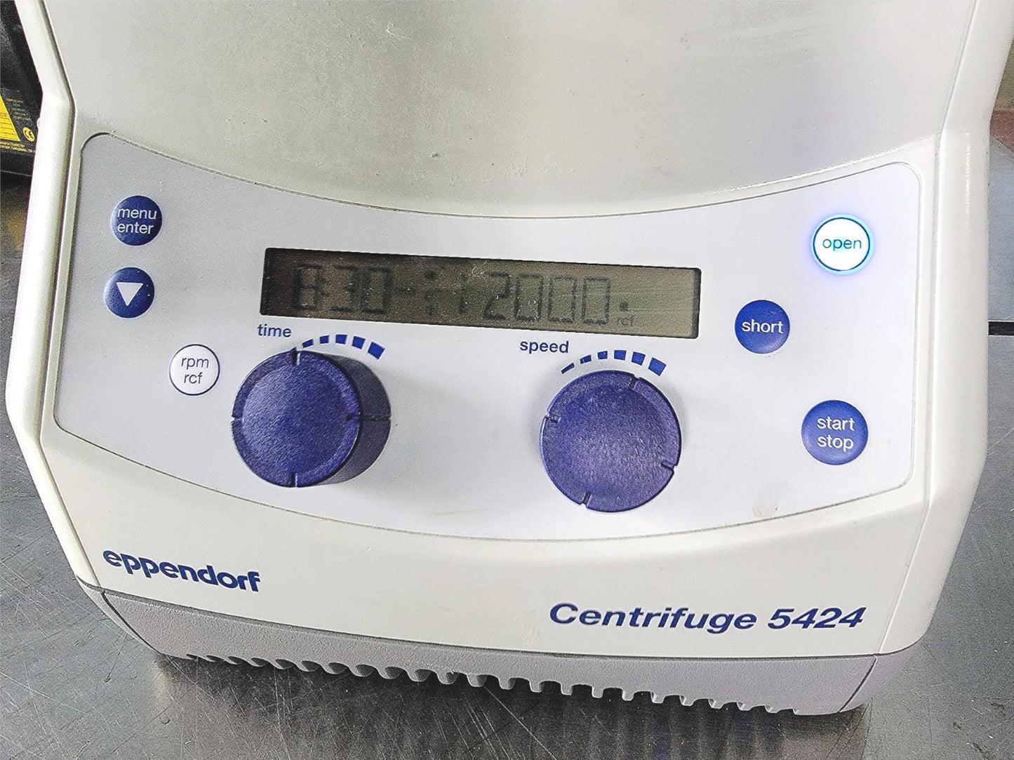 EPPENDORF 5424 CENTRIFUGE & AEROSOL-TIGHT FA-45-24-11 ROTOR & MANUAL WATCH VIDEO
