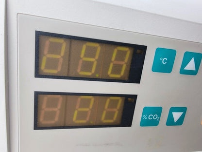 HERA CELL 240 CO2 INCUBATOR by HERAEUS with ST STEEL TRAYS & Bonus BASE FREESHIP